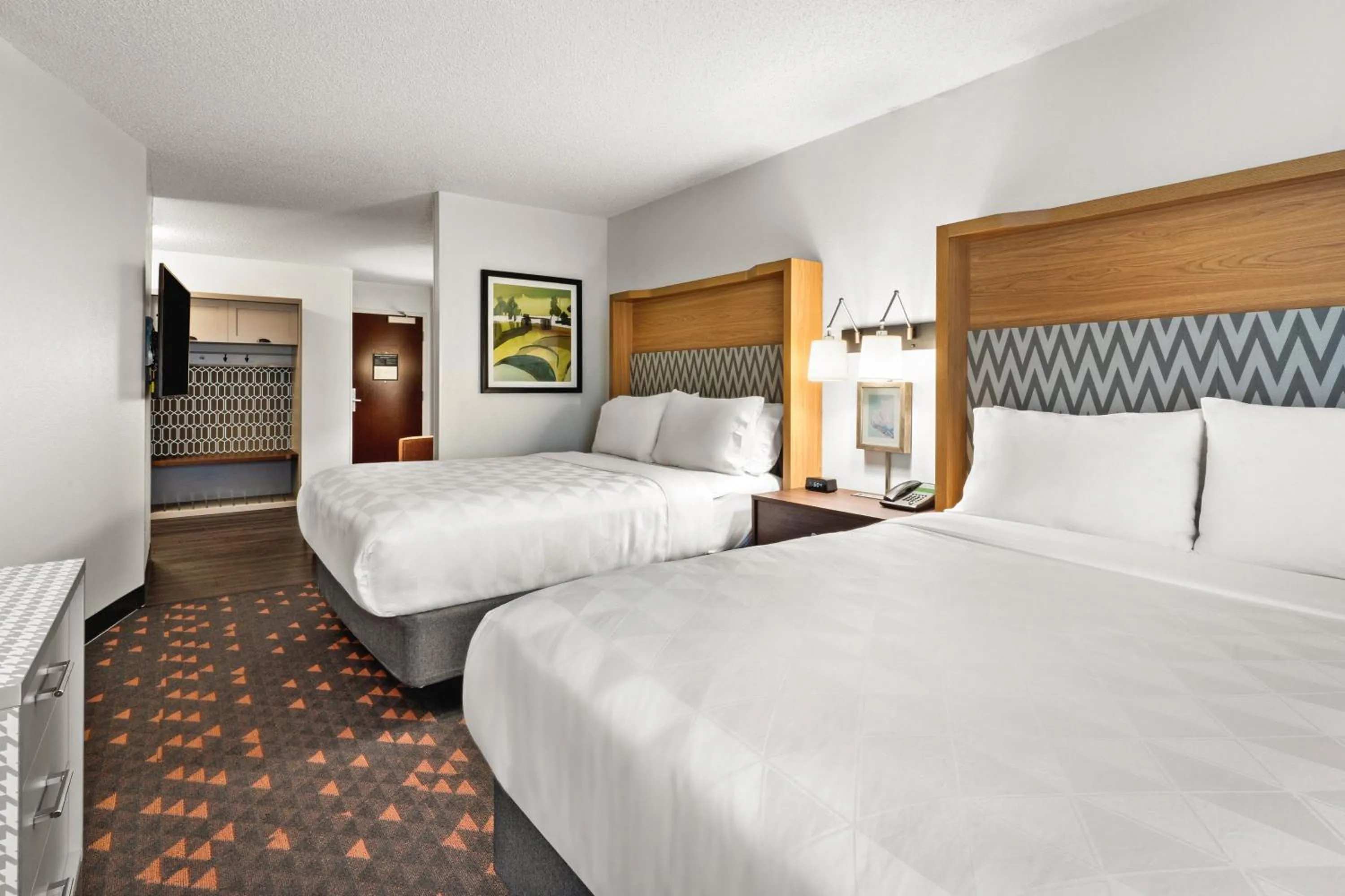 Photo of the whole room, Bed in Holiday Inn & Suites Bothell an IHG Hotel