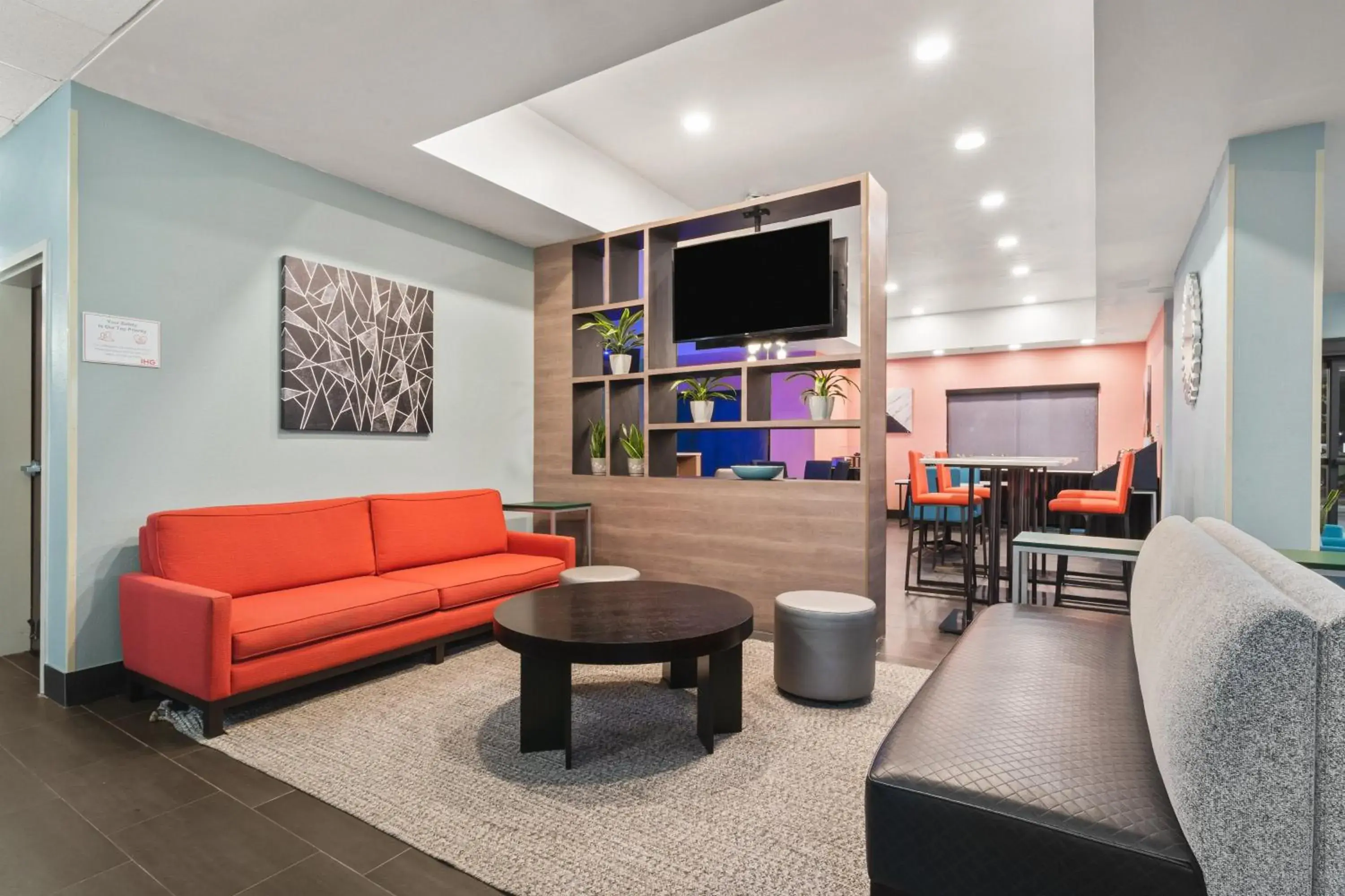 Property building in Holiday Inn & Suites Bothell an IHG Hotel Property building in Holiday Inn & Suites Bothell an IHG Hotel