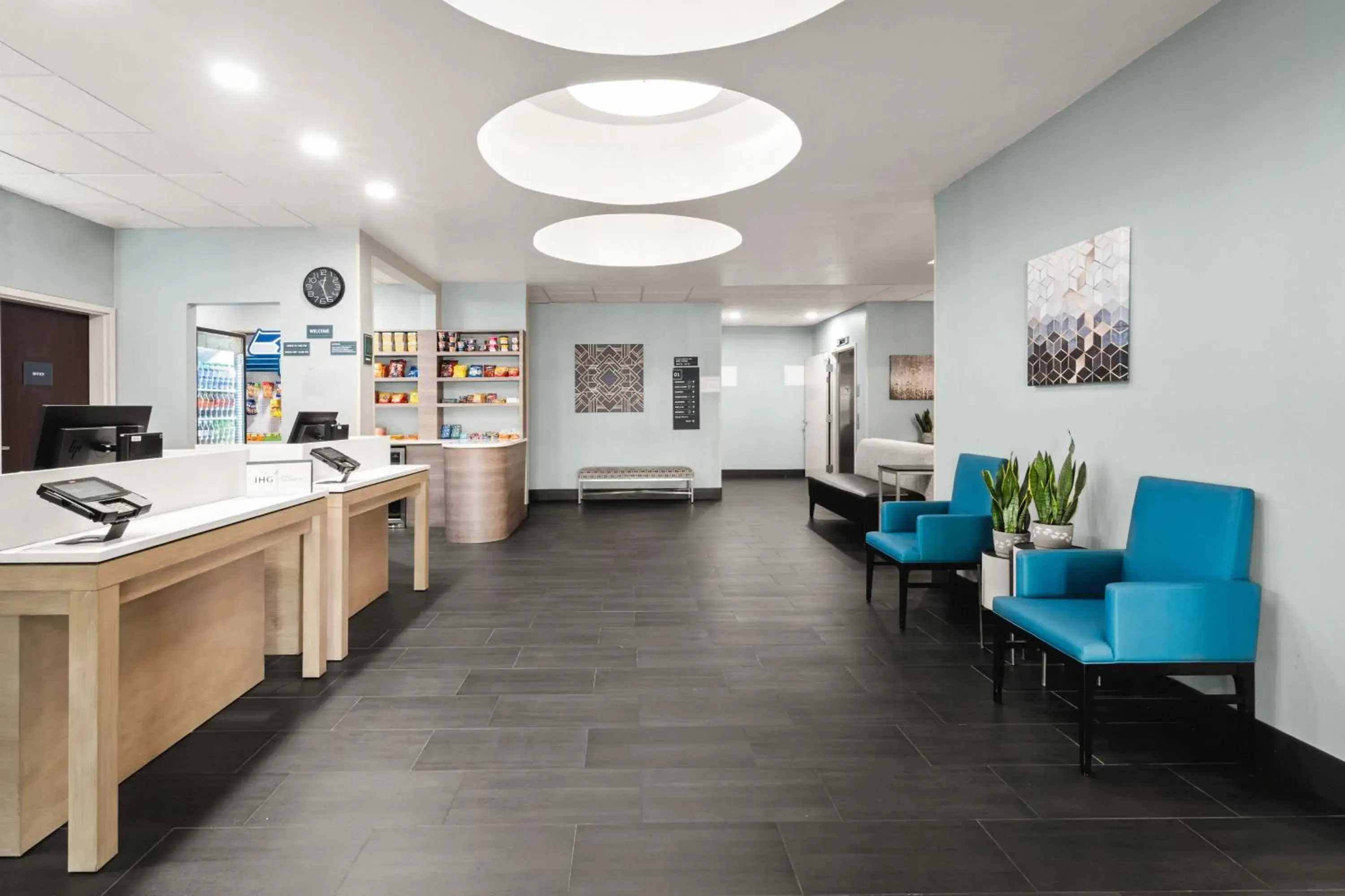 Property building in Holiday Inn & Suites Bothell an IHG Hotel Property building in Holiday Inn & Suites Bothell an IHG Hotel