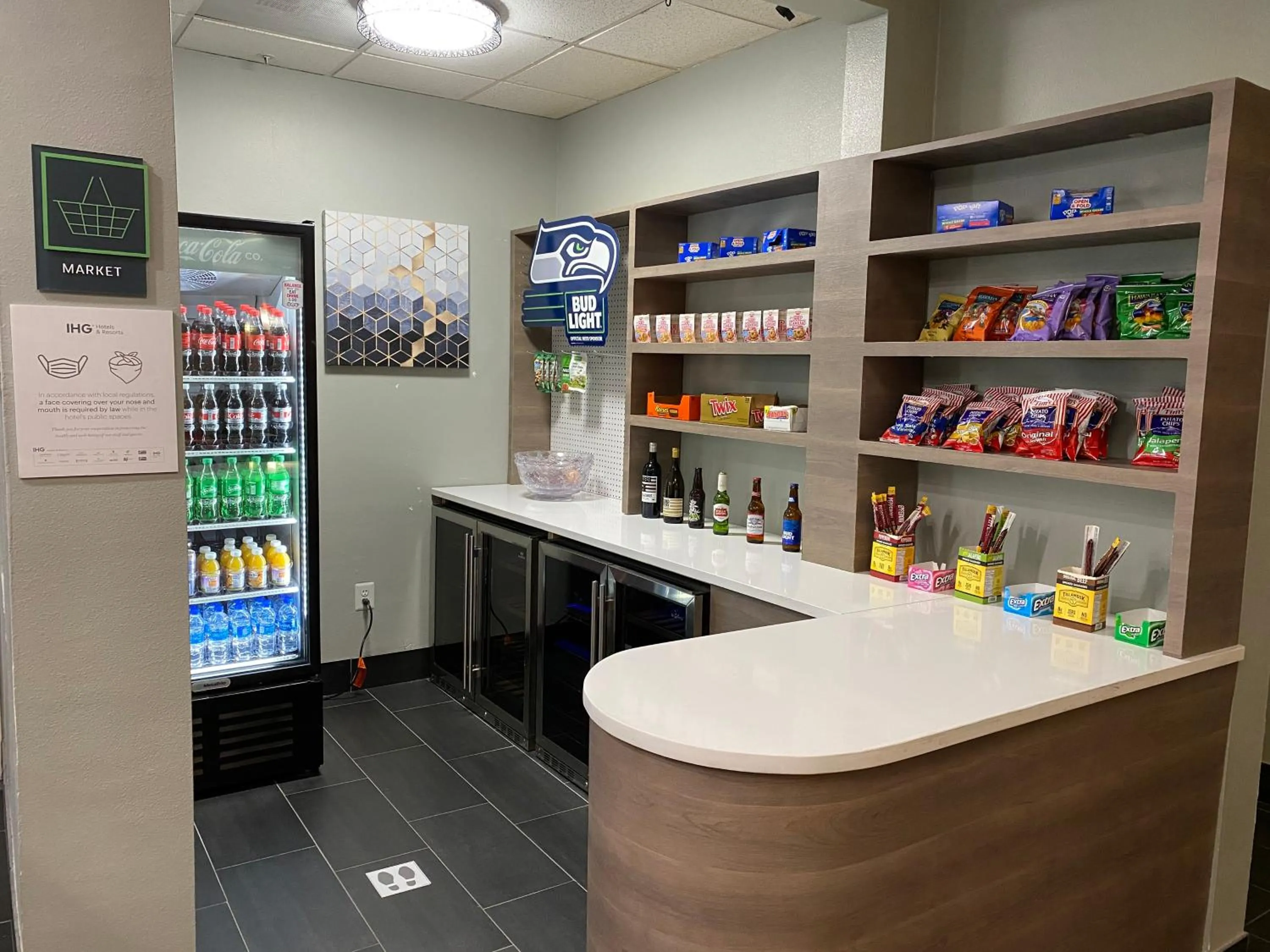 On-site shops in Holiday Inn & Suites Bothell an IHG Hotel