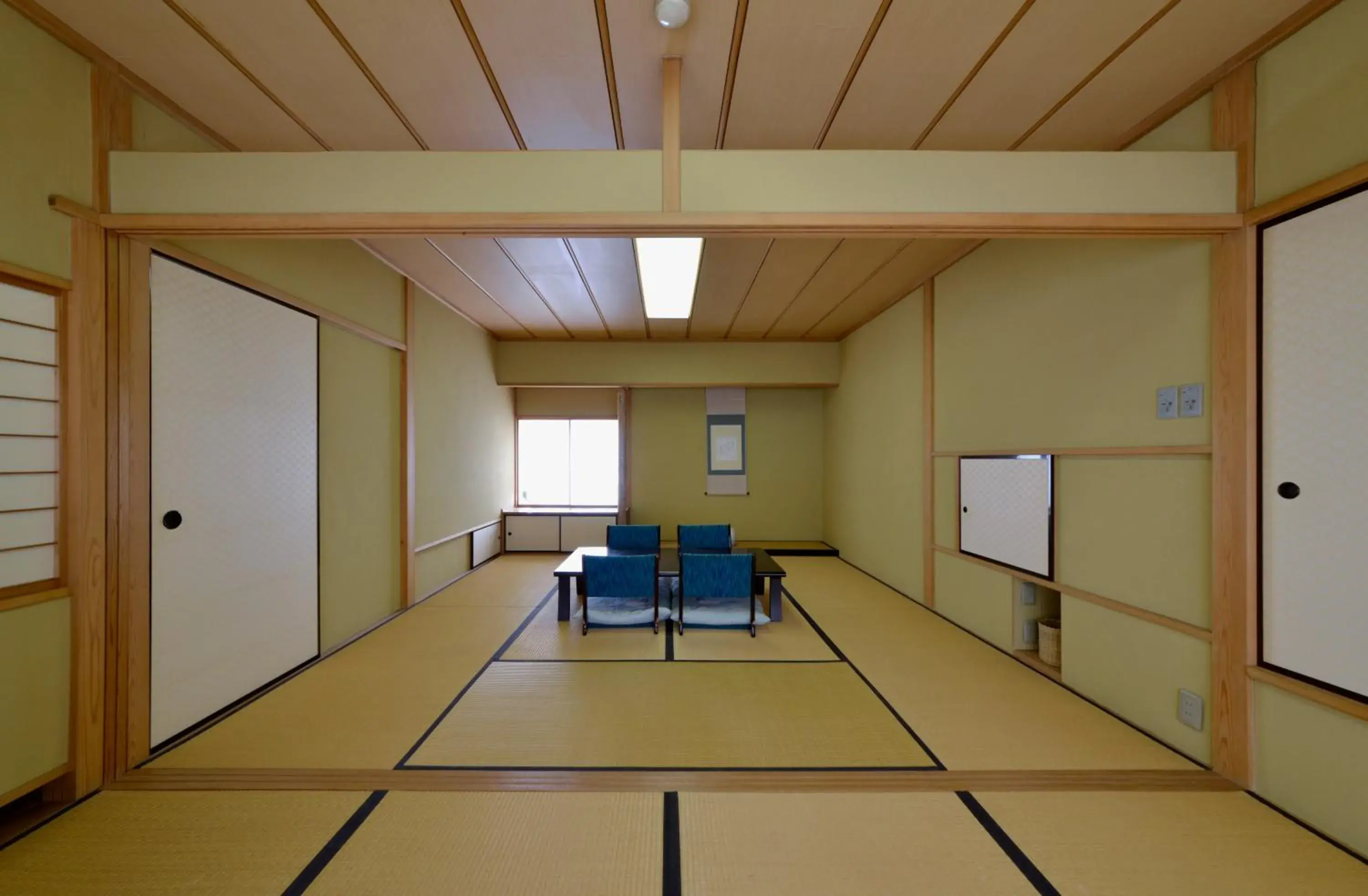 Dining area, Business Area/Conference Room in Zen Hostel