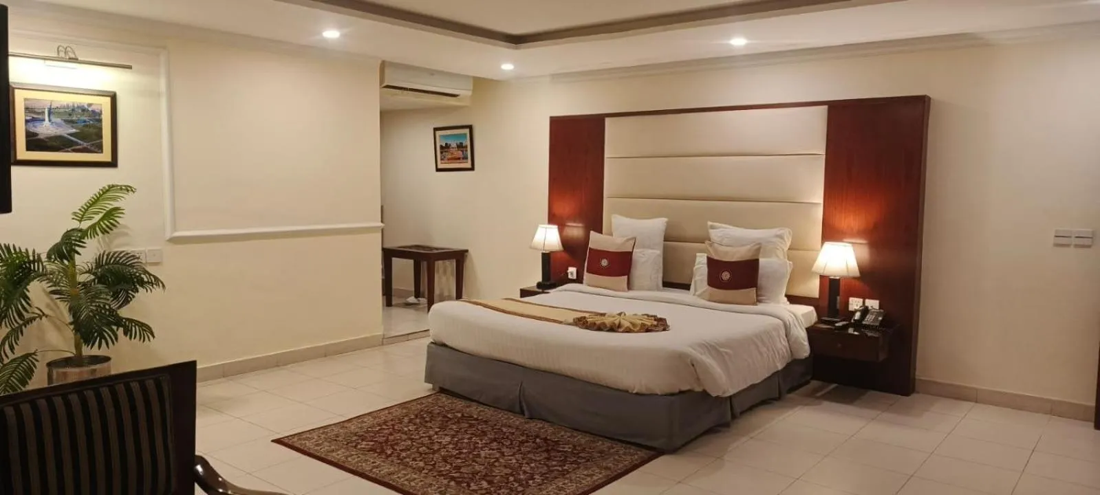 Photo of the whole room, Bed in Heaven Hotel