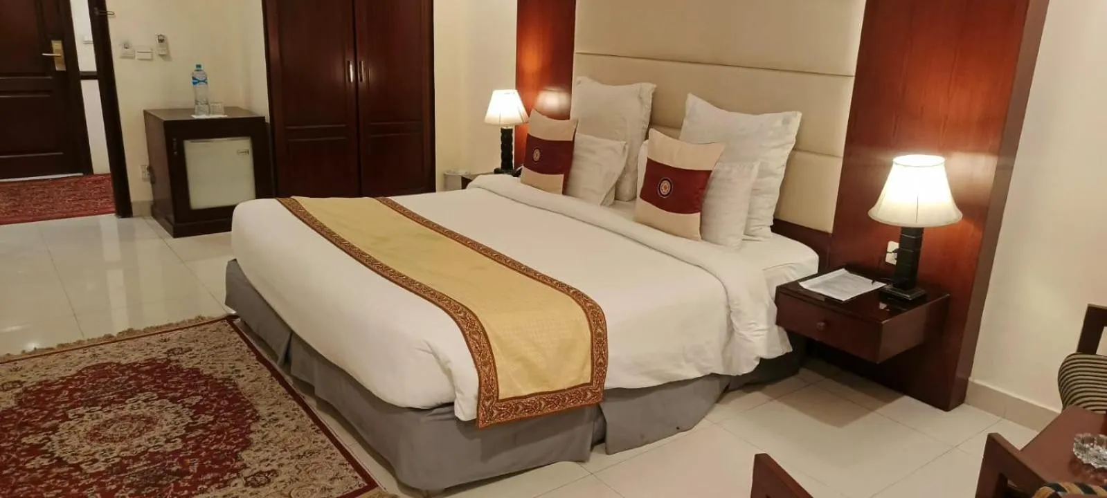 Photo of the whole room, Bed in Heaven Hotel