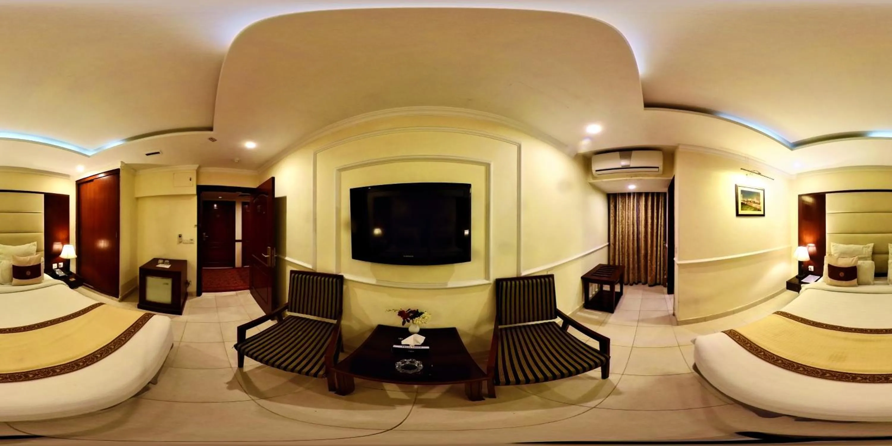 Photo of the whole room in Heaven Hotel
