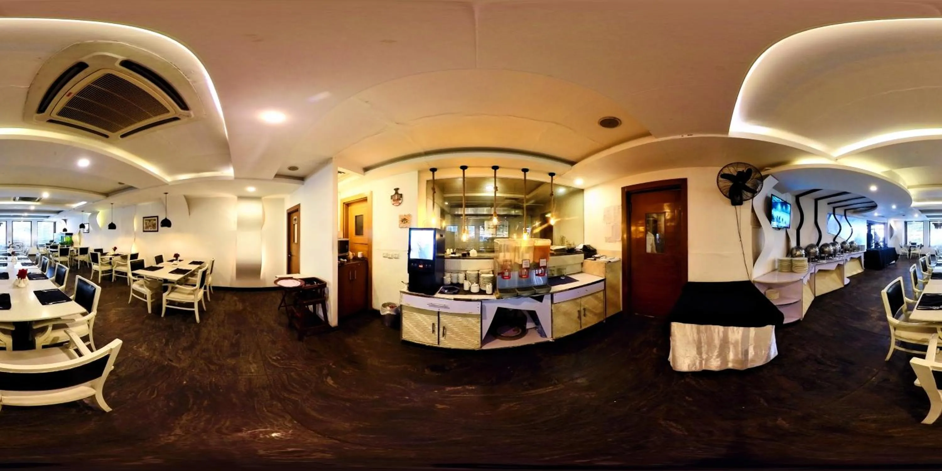 Restaurant/places to eat in Heaven Hotel