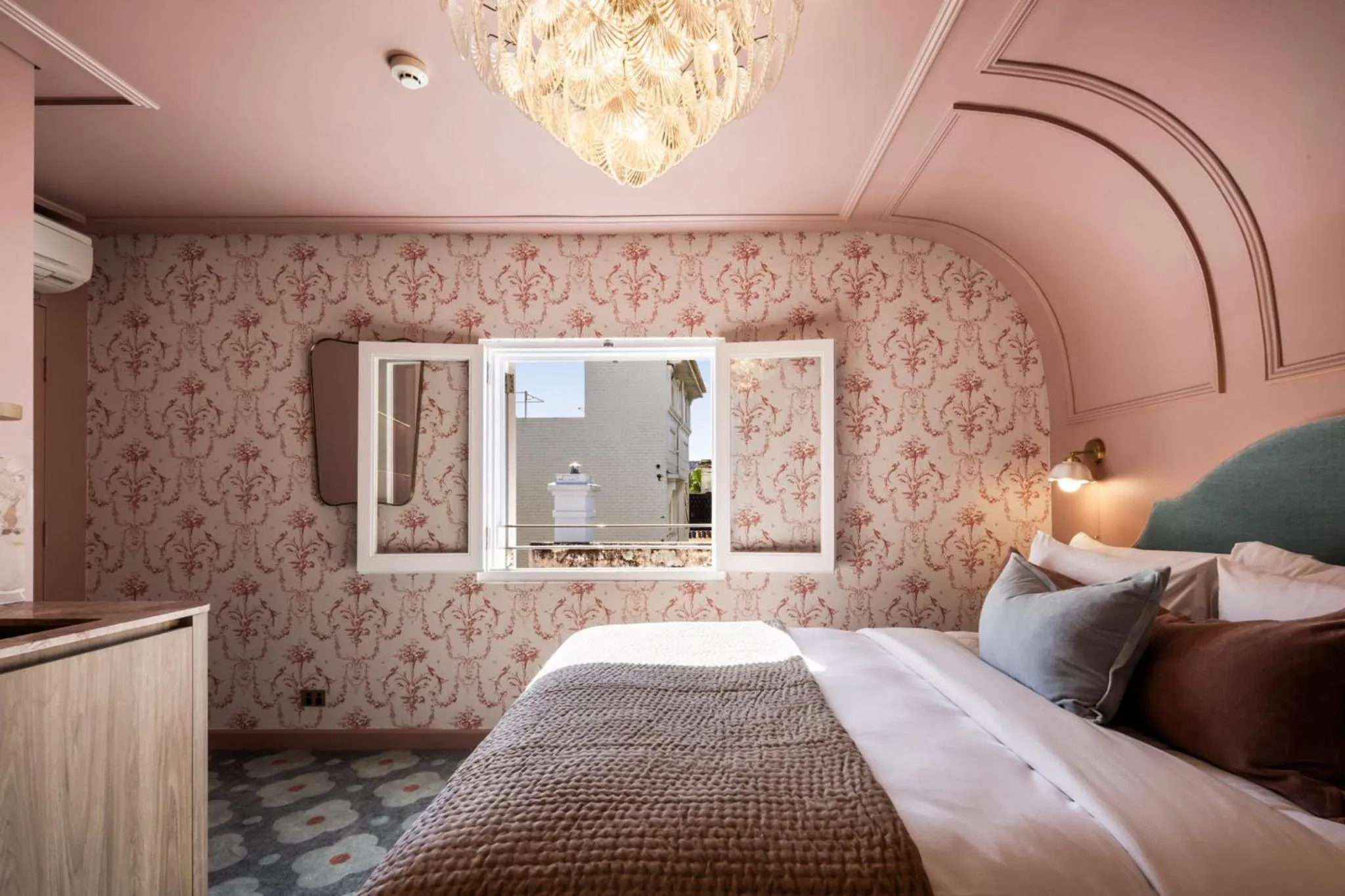 Bed in Medusa Hotel Sydney