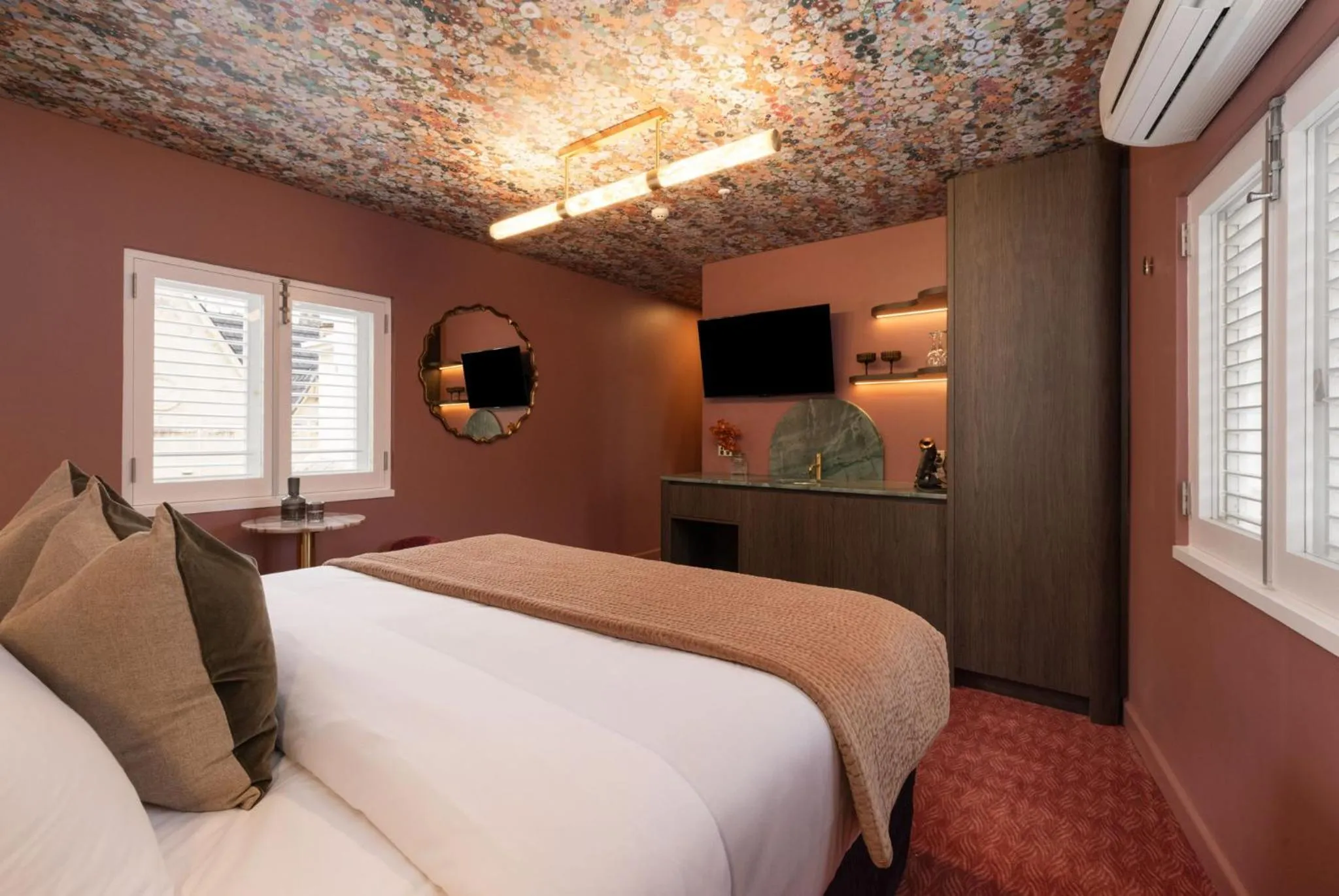 Bed in Medusa Hotel Sydney