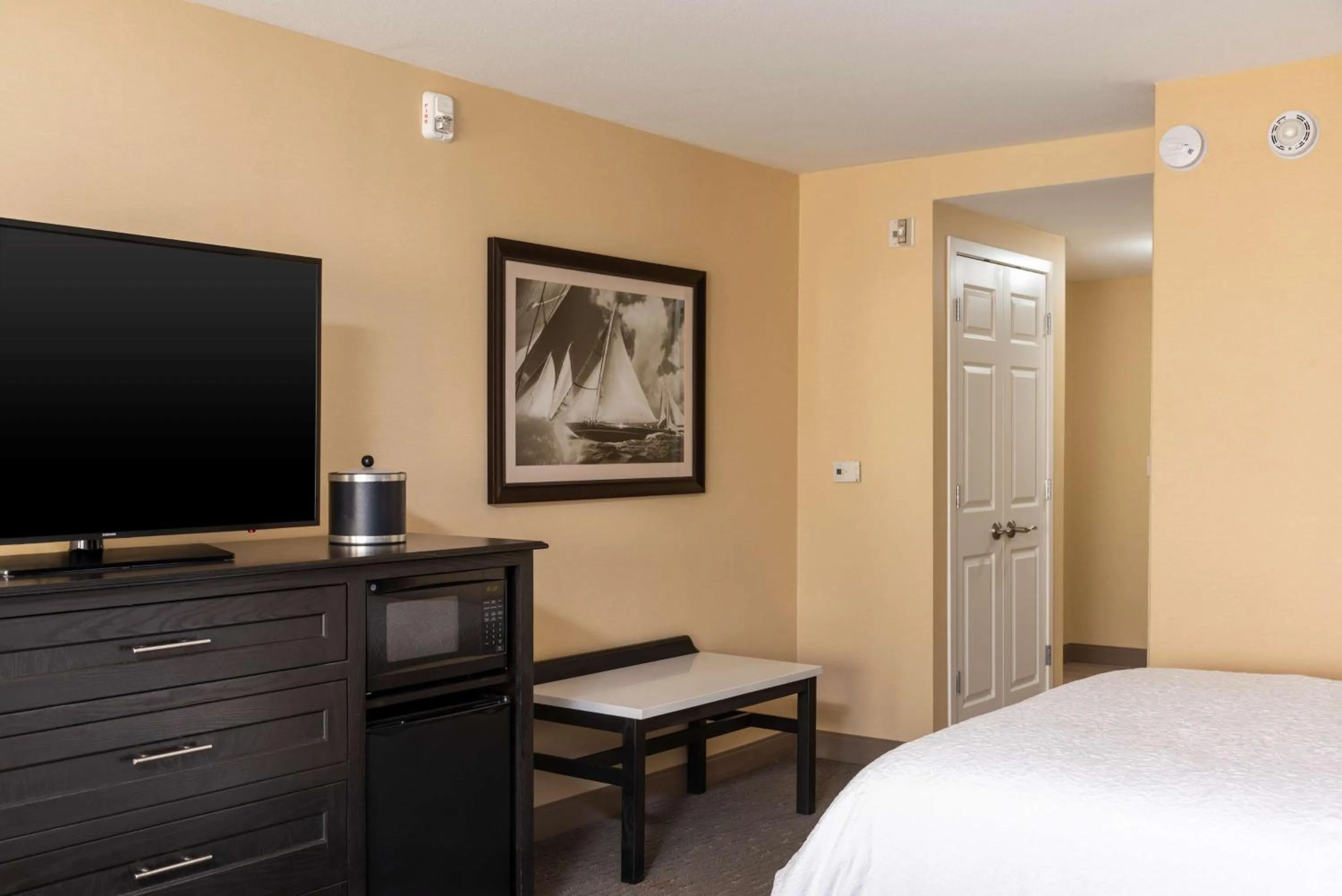 Bedroom, Bed in Hampton Inn Holland