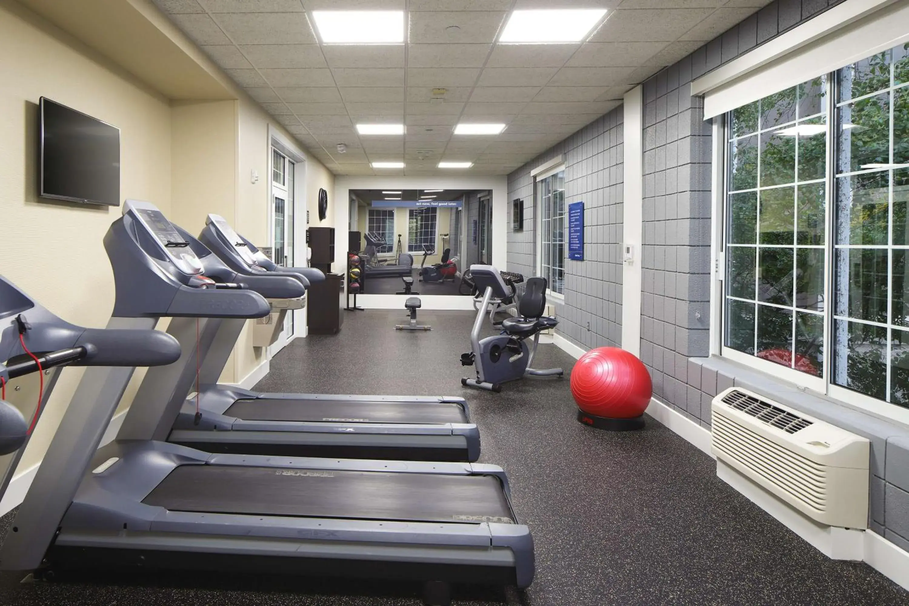 Fitness centre/facilities in Hampton Inn Holland Fitness centre/facilities in Hampton Inn Holland