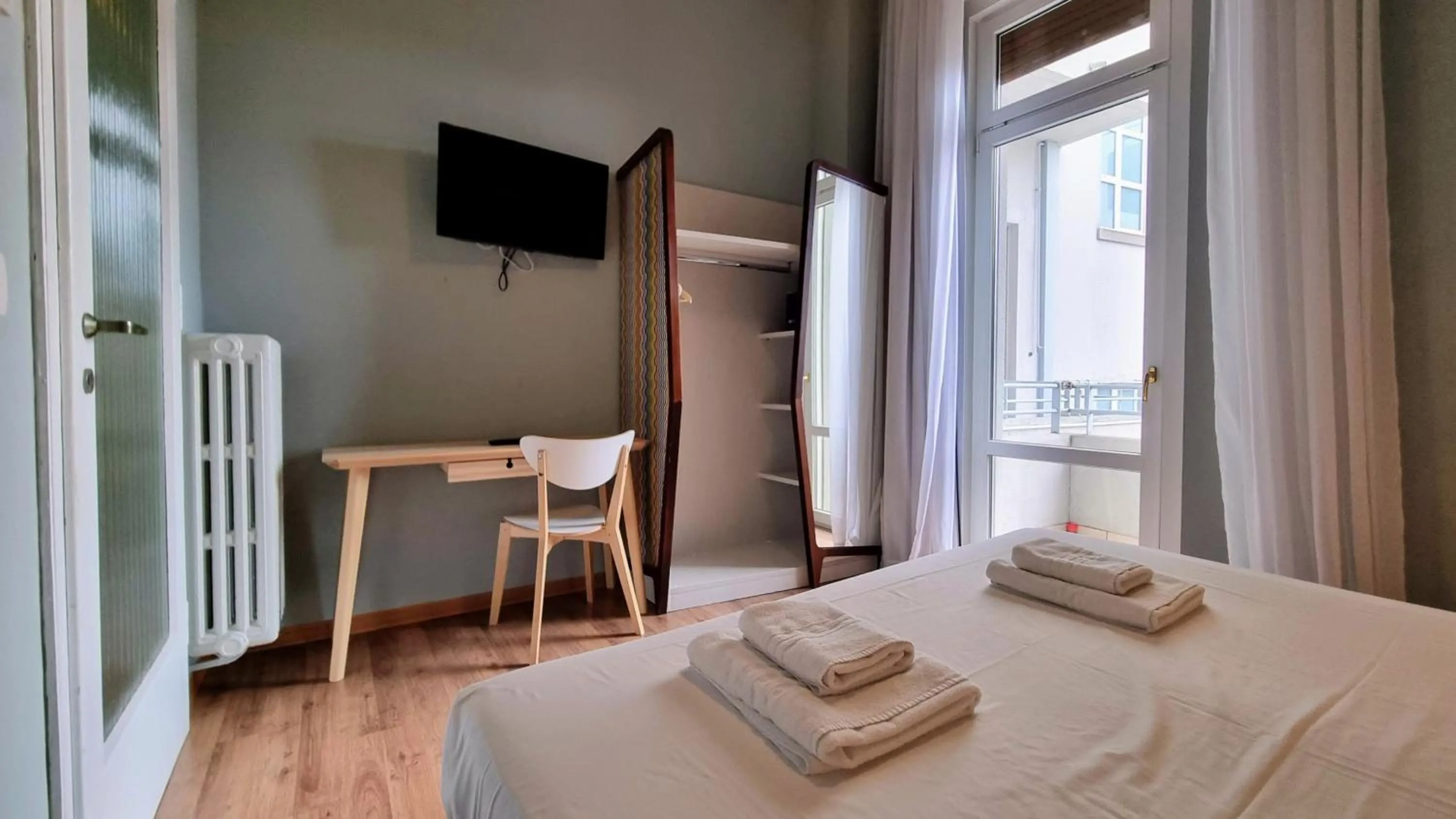 Photo of the whole room, Bed in Locanda Al Volo Tor Bandena