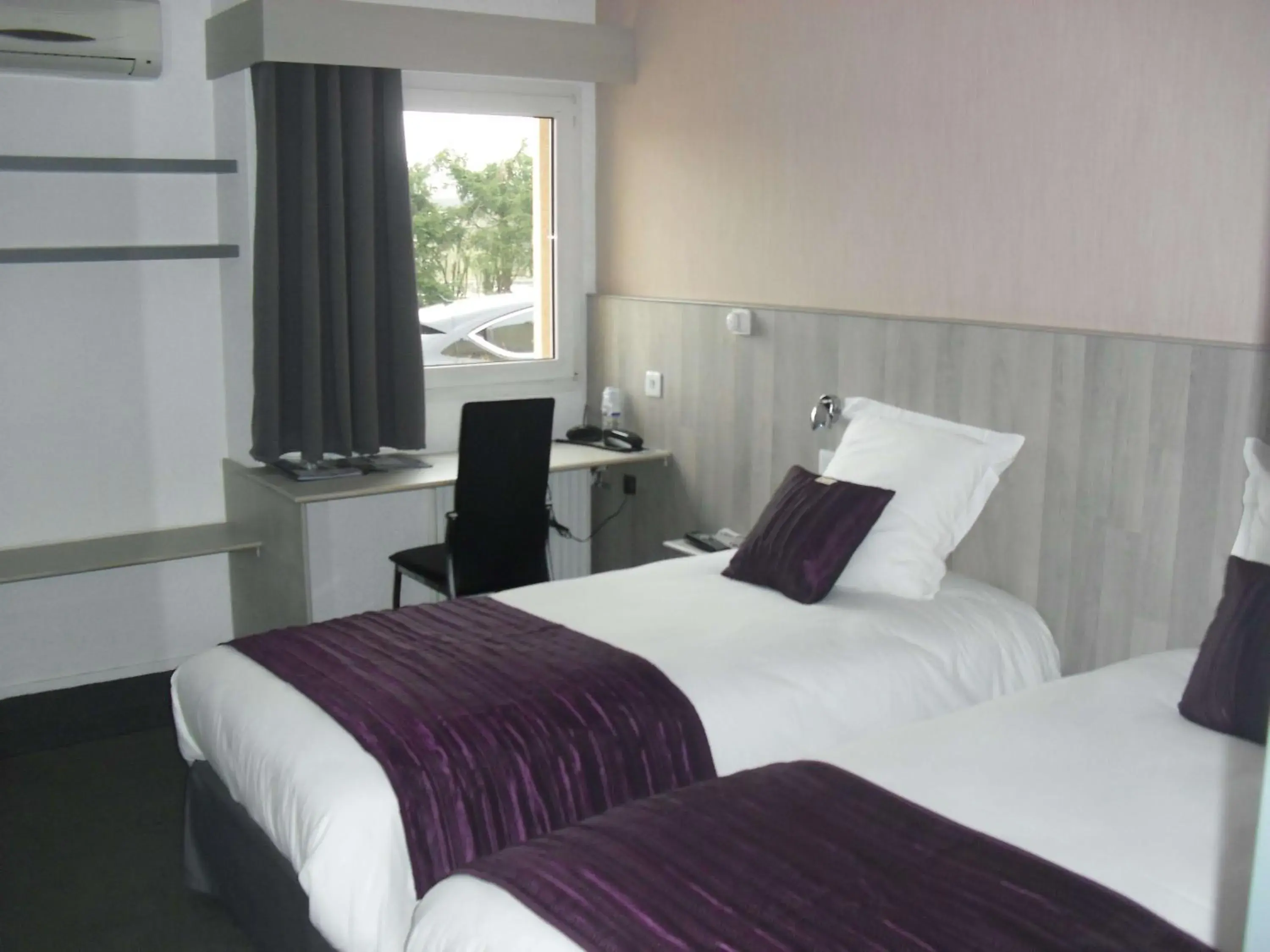 Twin Room in Brit Hotel Dak Hotel Twin Room in Brit Hotel Dak Hotel