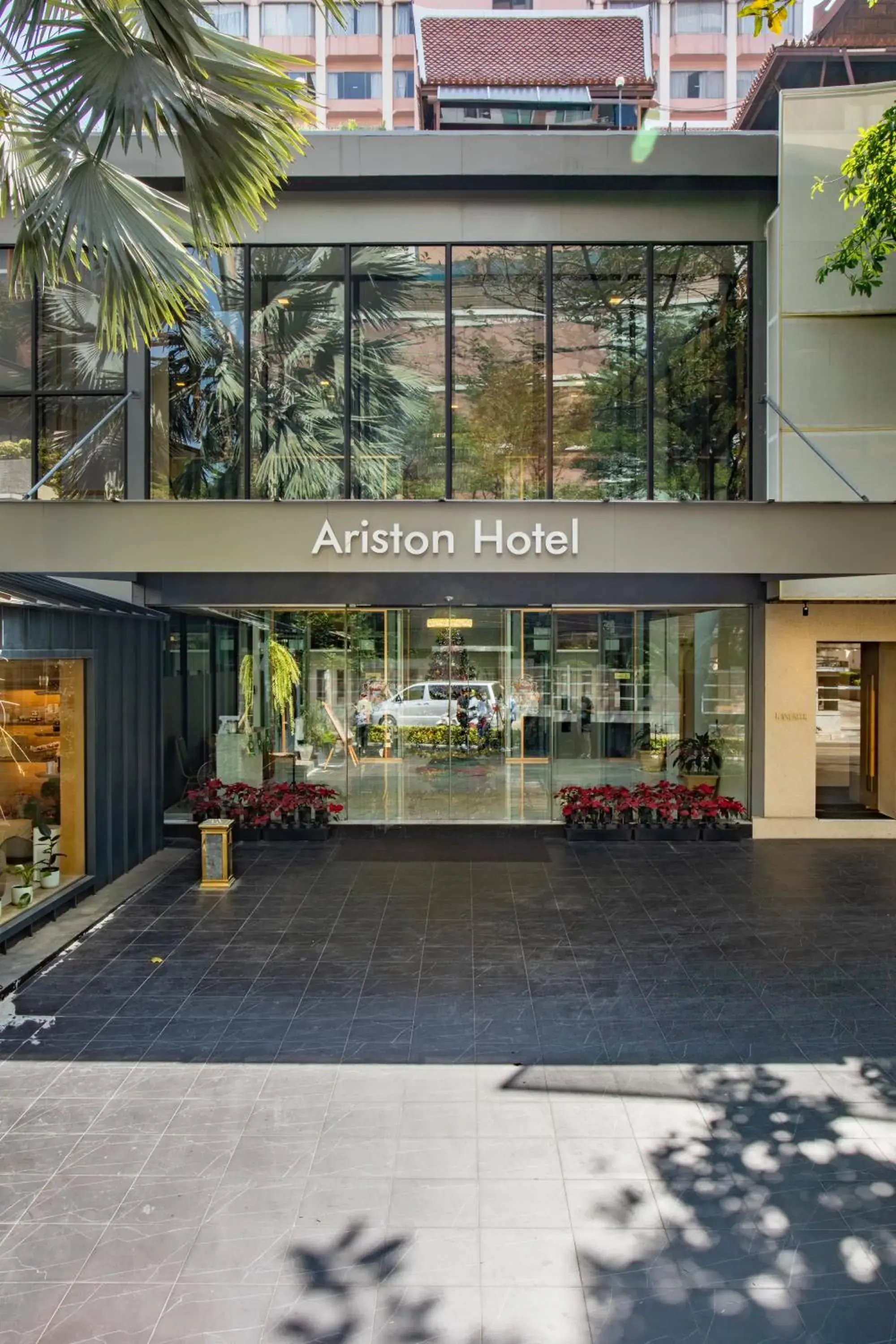 Facade/entrance in Ariston Hotel Bangkok Facade/entrance in Ariston Hotel Bangkok