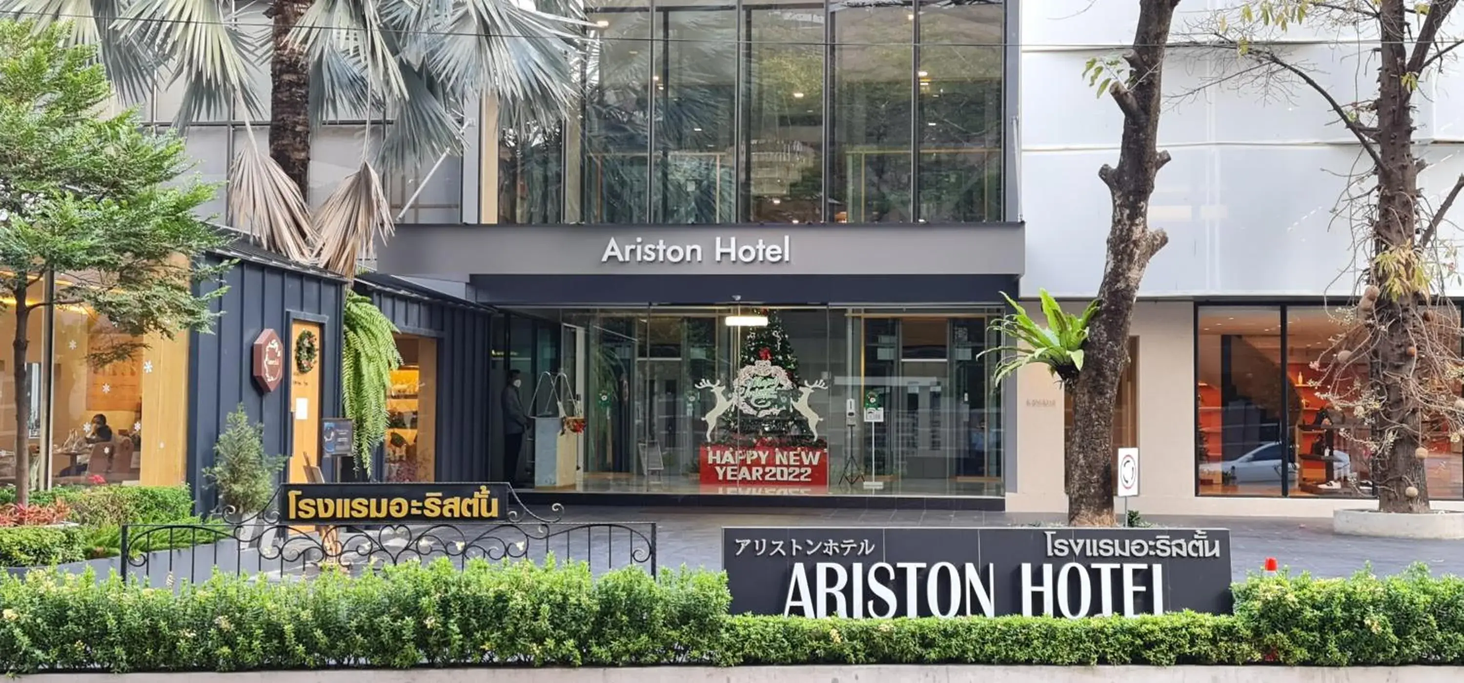 Property building in Ariston Hotel Bangkok Property building in Ariston Hotel Bangkok