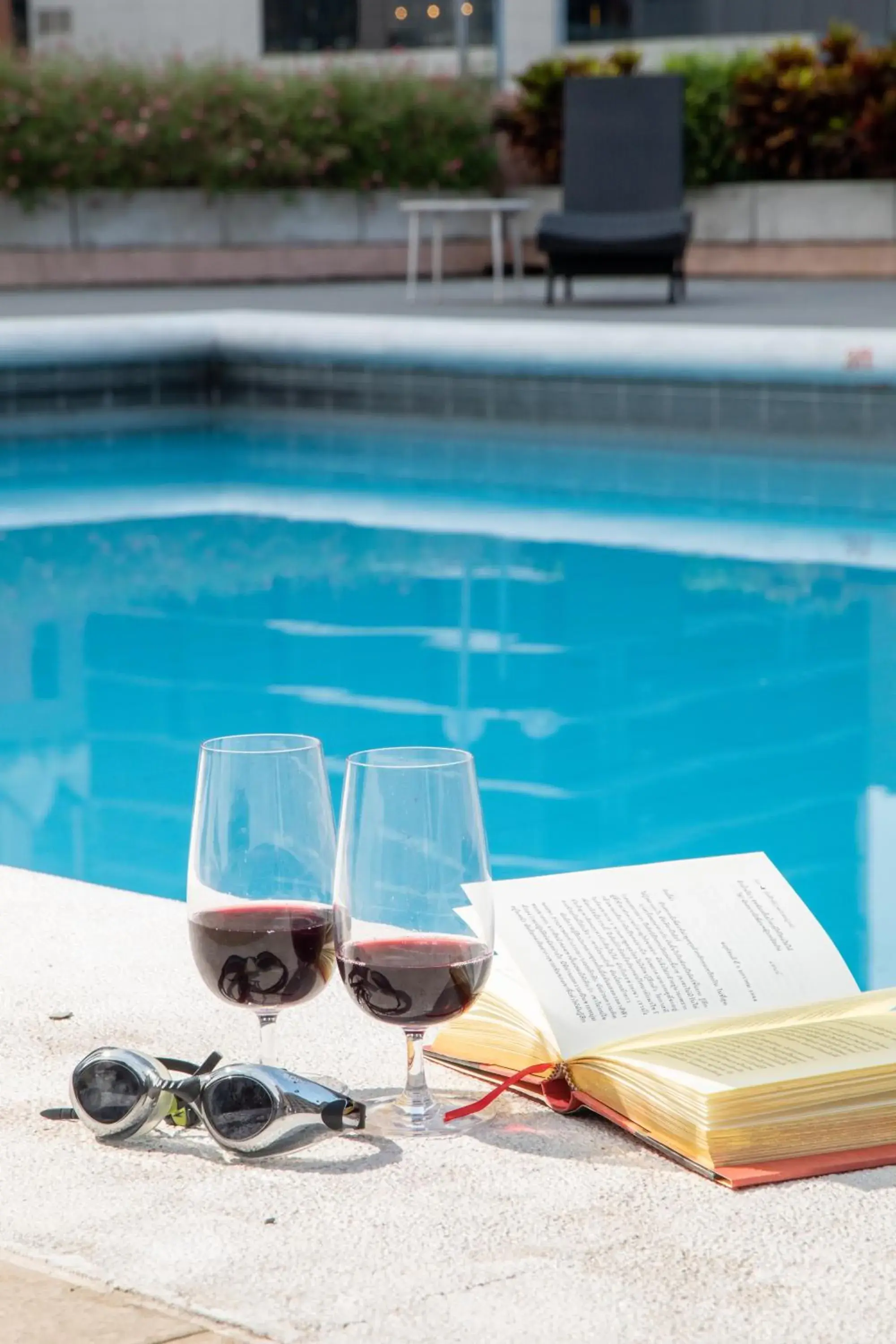 Swimming pool in Ariston Hotel Bangkok Swimming pool in Ariston Hotel Bangkok