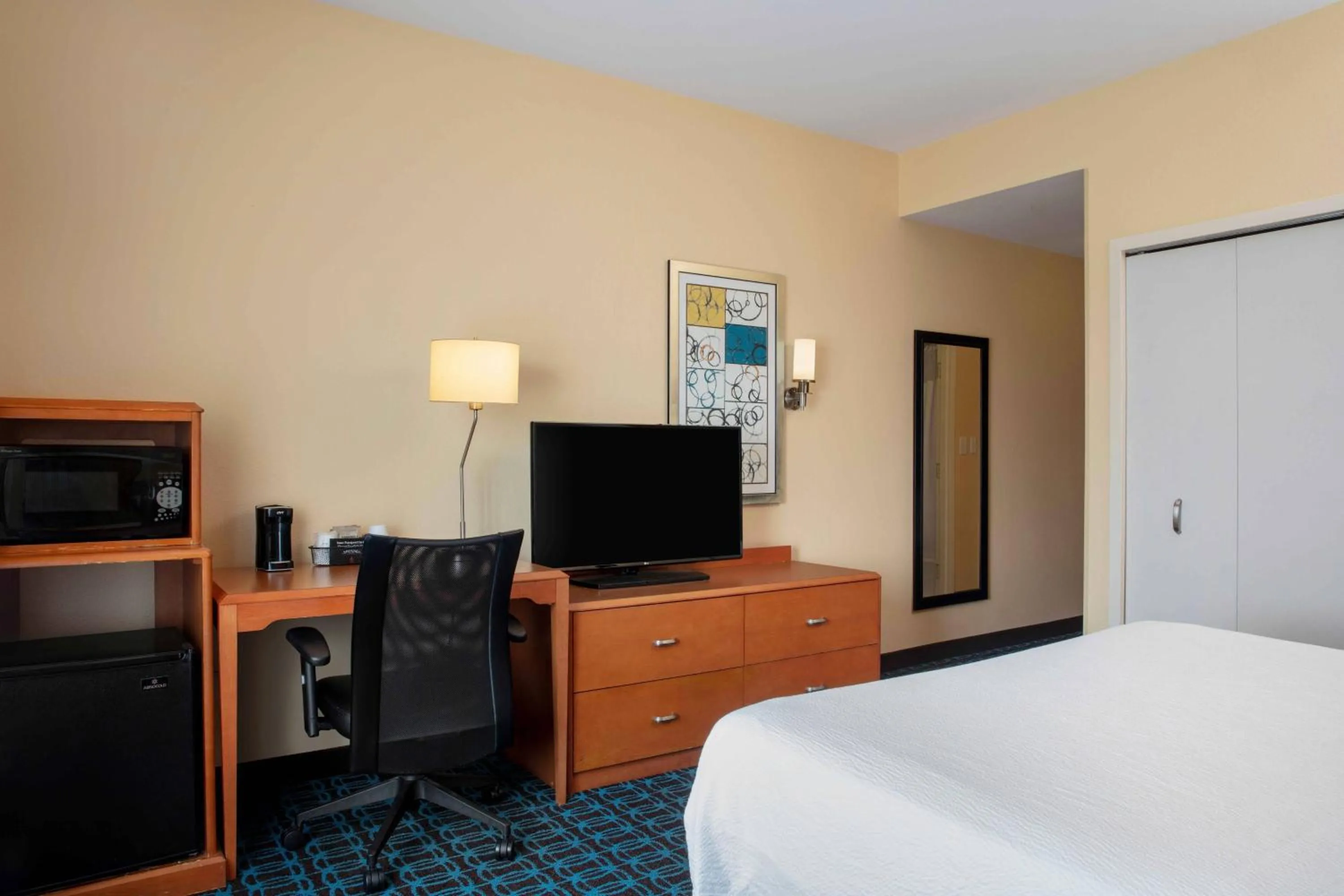Photo of the whole room, Bed in Fairfield by Marriott Inn and Suites Augusta Fort Eisenhower Area