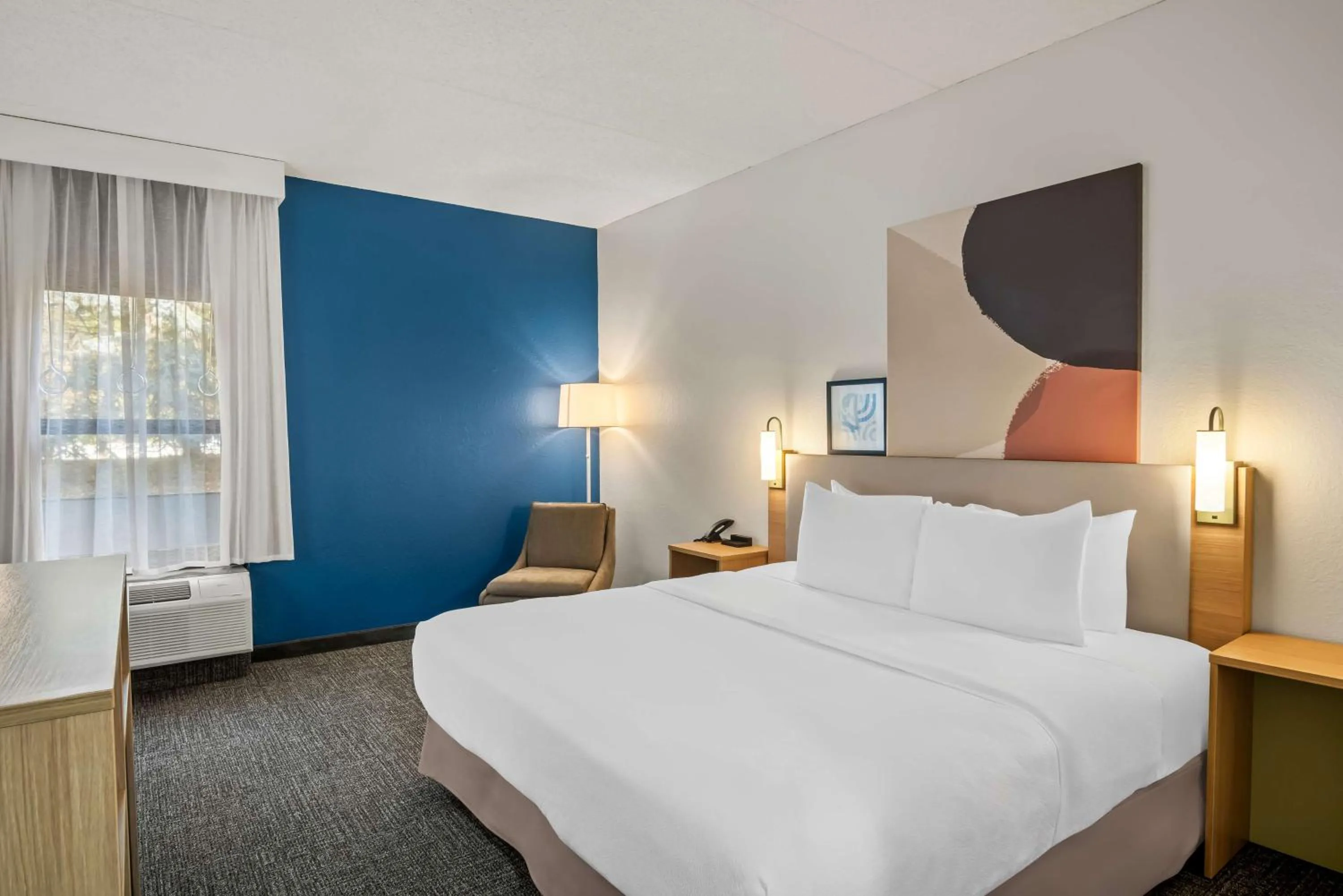 Bed in Spark By Hilton Stevensville