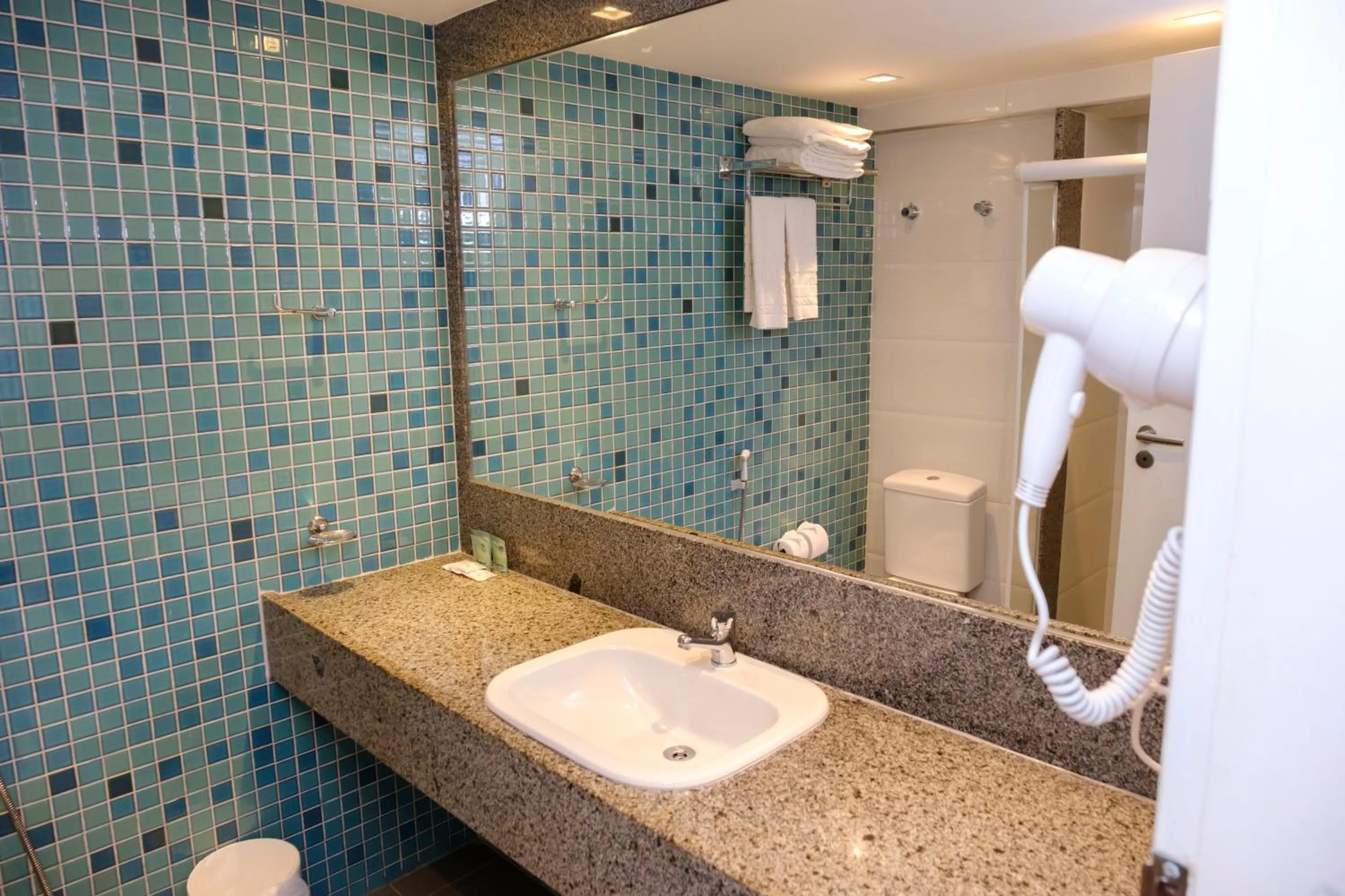 Bathroom in Marante Plaza Hotel