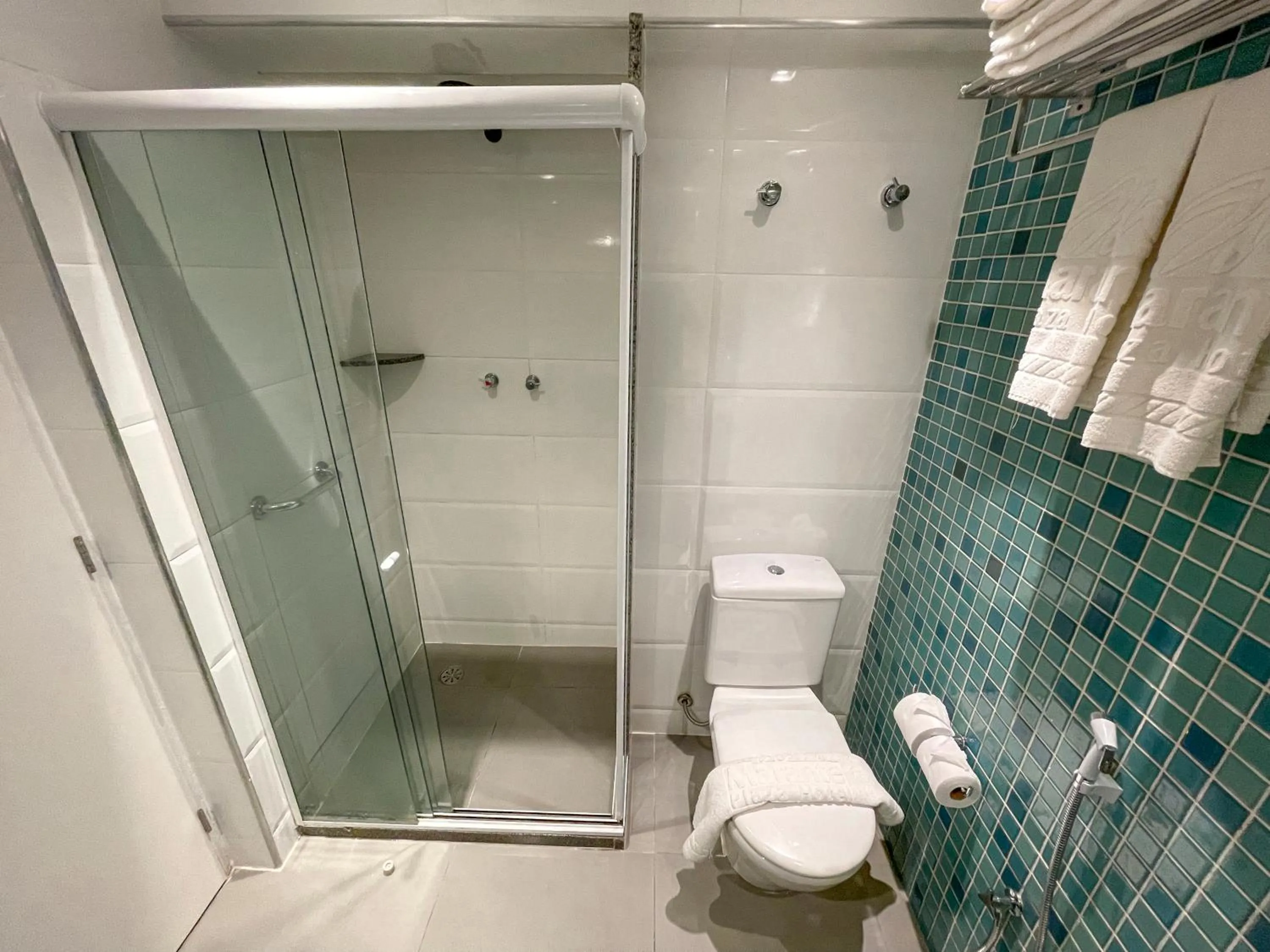 Bathroom in Marante Plaza Hotel