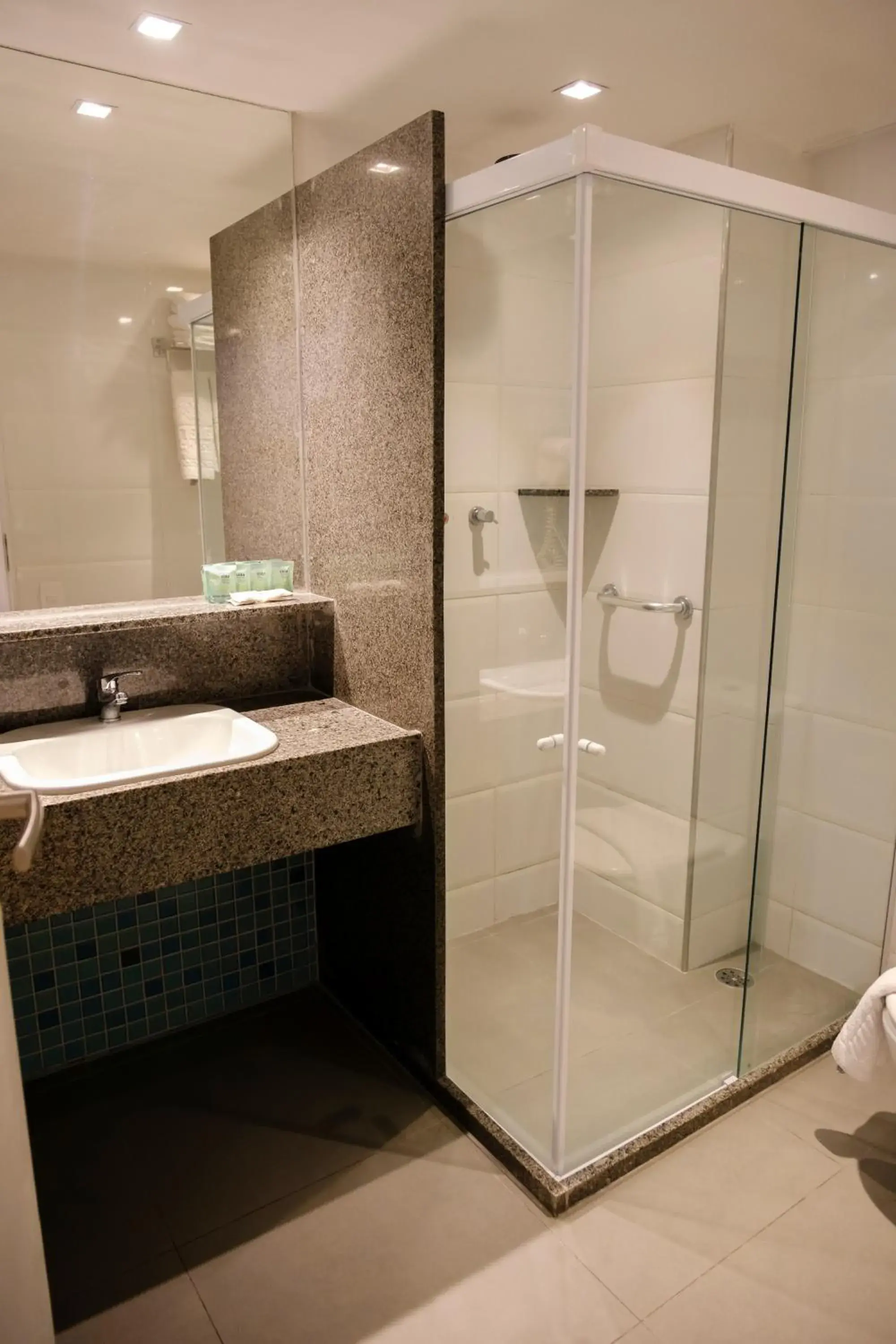 Bathroom in Marante Plaza Hotel Bathroom in Marante Plaza Hotel