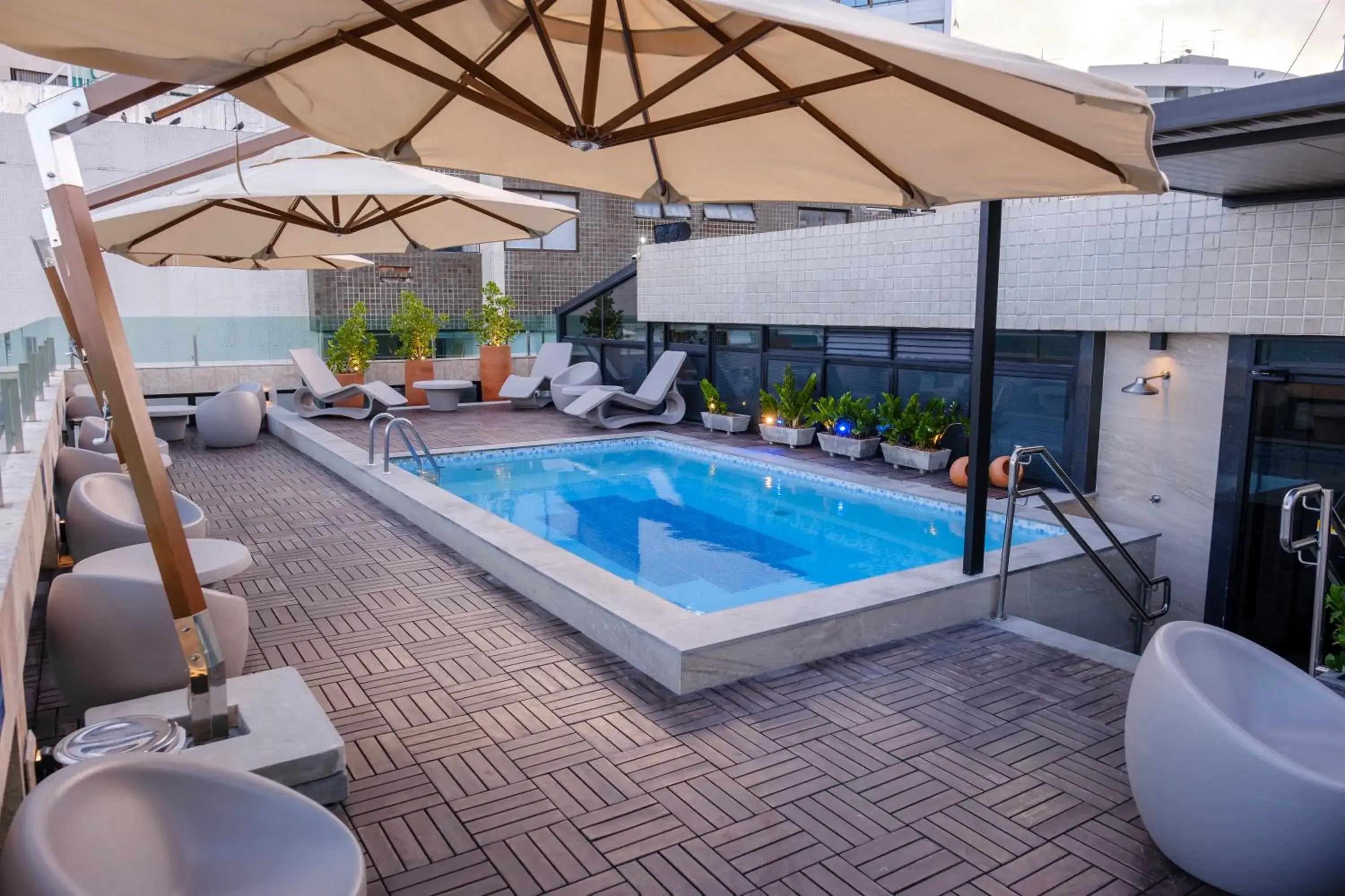 Pool view in Marante Plaza Hotel Pool view in Marante Plaza Hotel