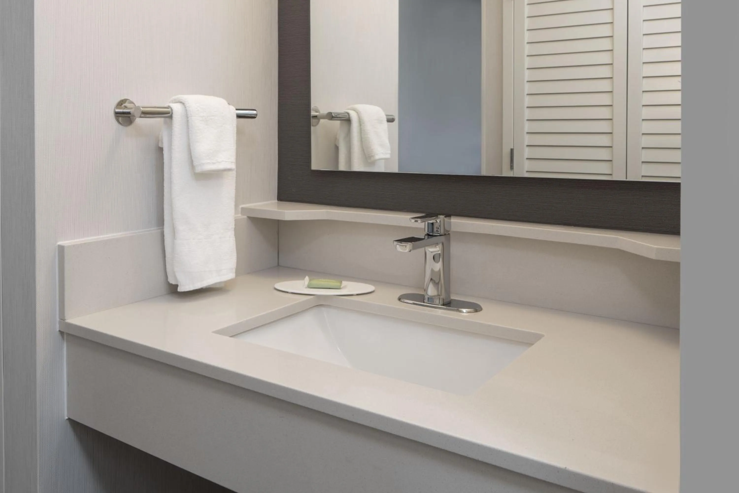 Bathroom in Courtyard by Marriott Decatur