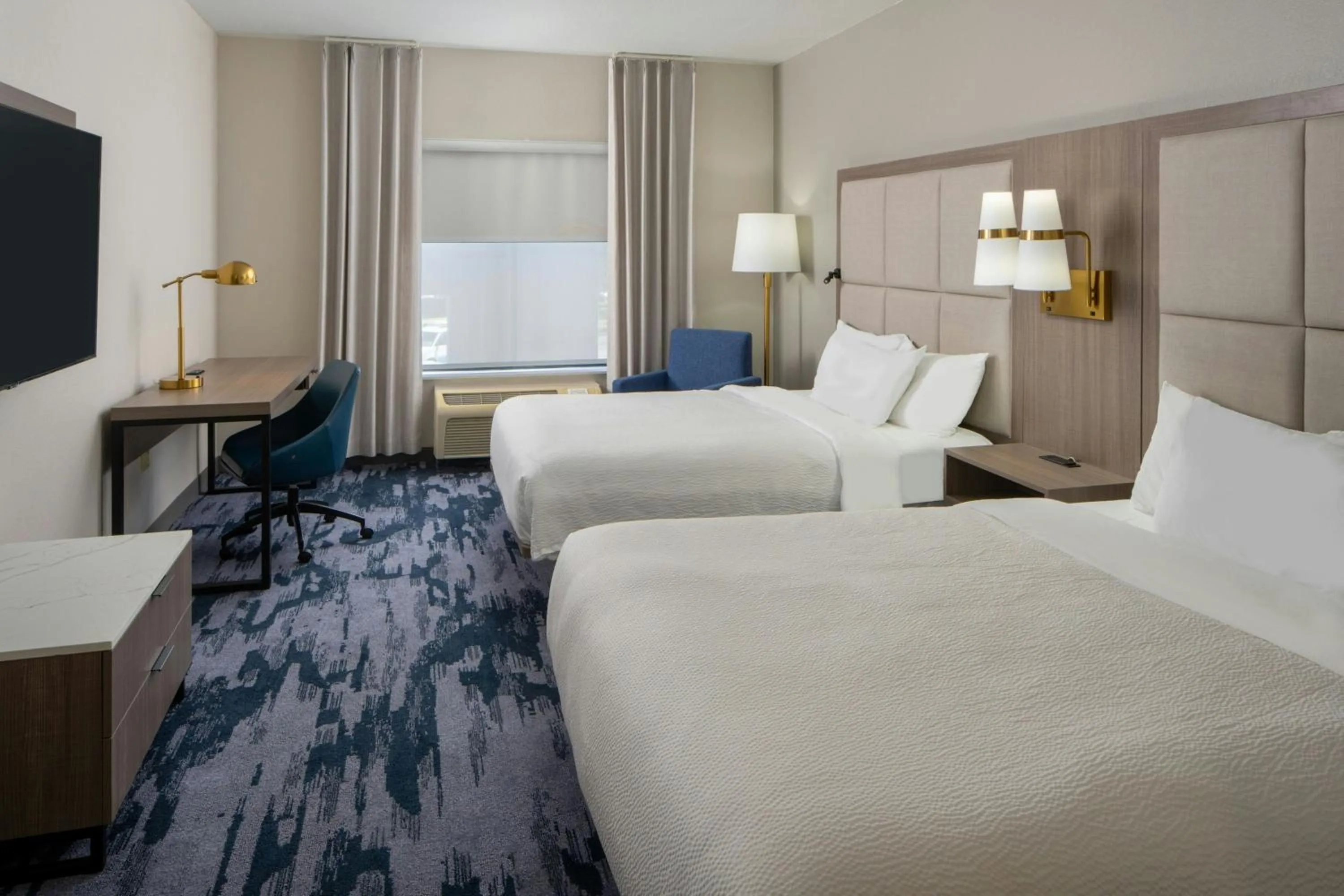 Photo of the whole room, Bed in Fairfield Inn & Suites by Marriott Lafayette South