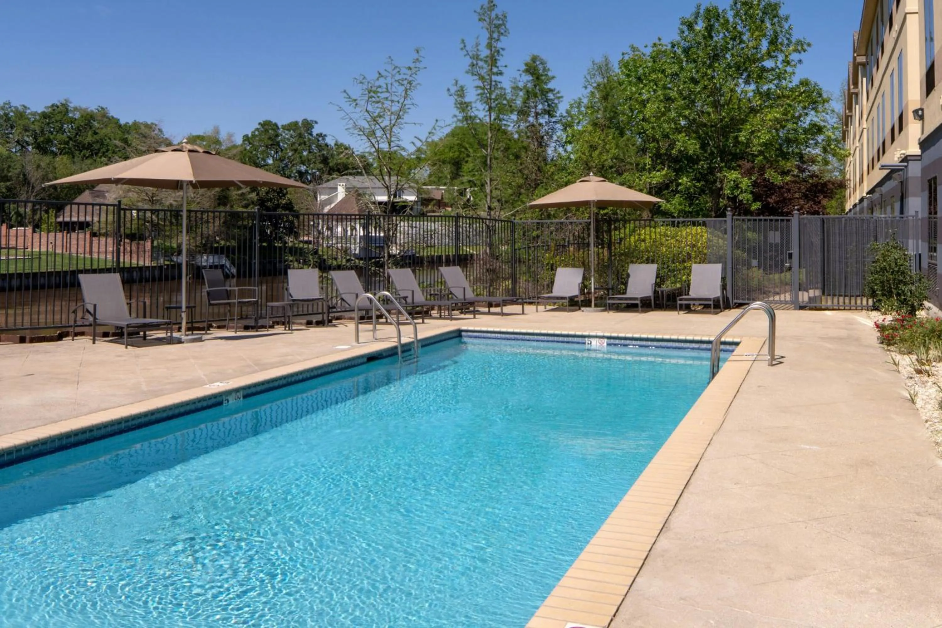 Swimming pool in Fairfield Inn & Suites by Marriott Lafayette South