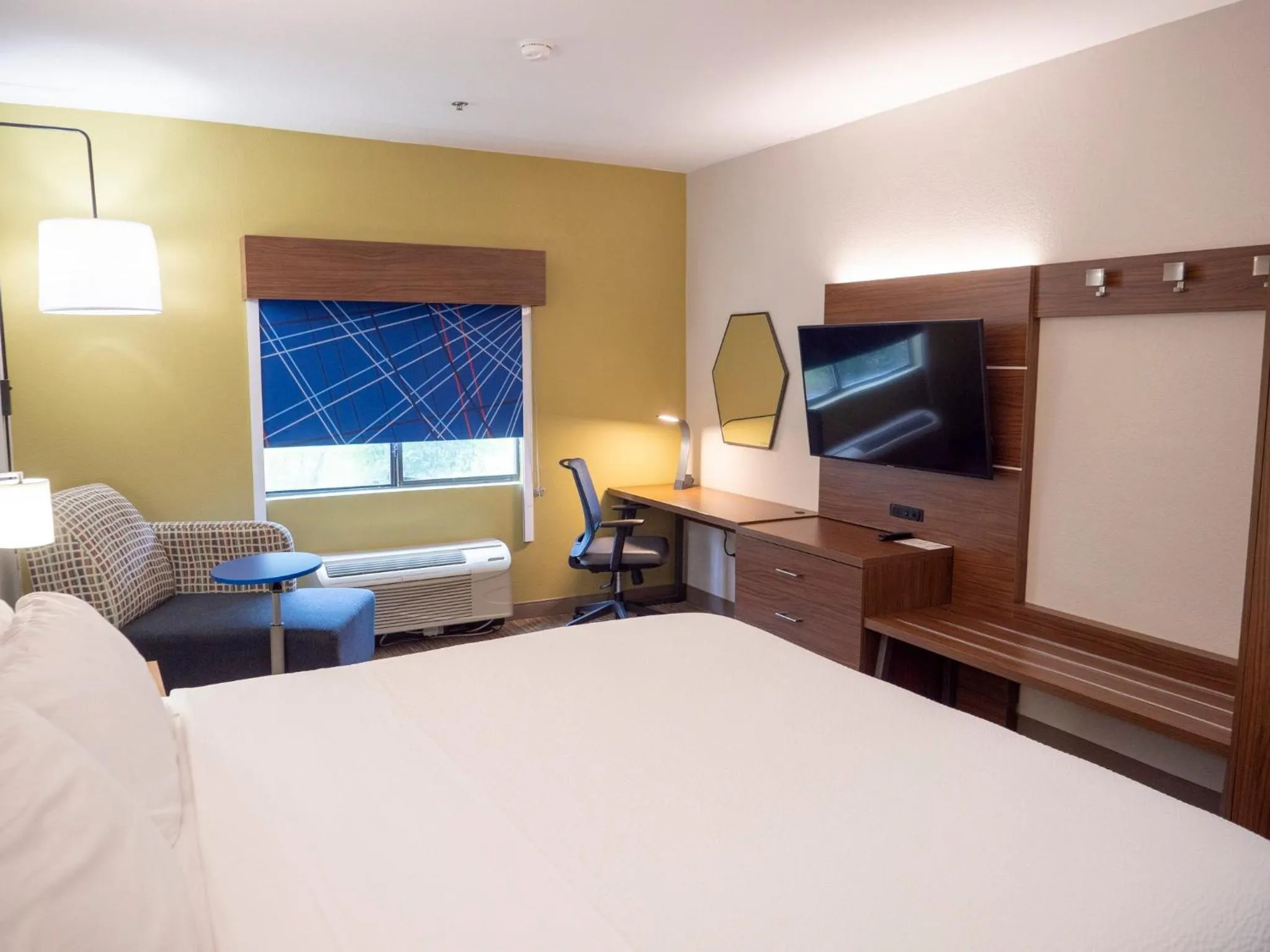 Photo of the whole room, Bed in Holiday Inn Express & Suites Greenville Airport i85 by IHG