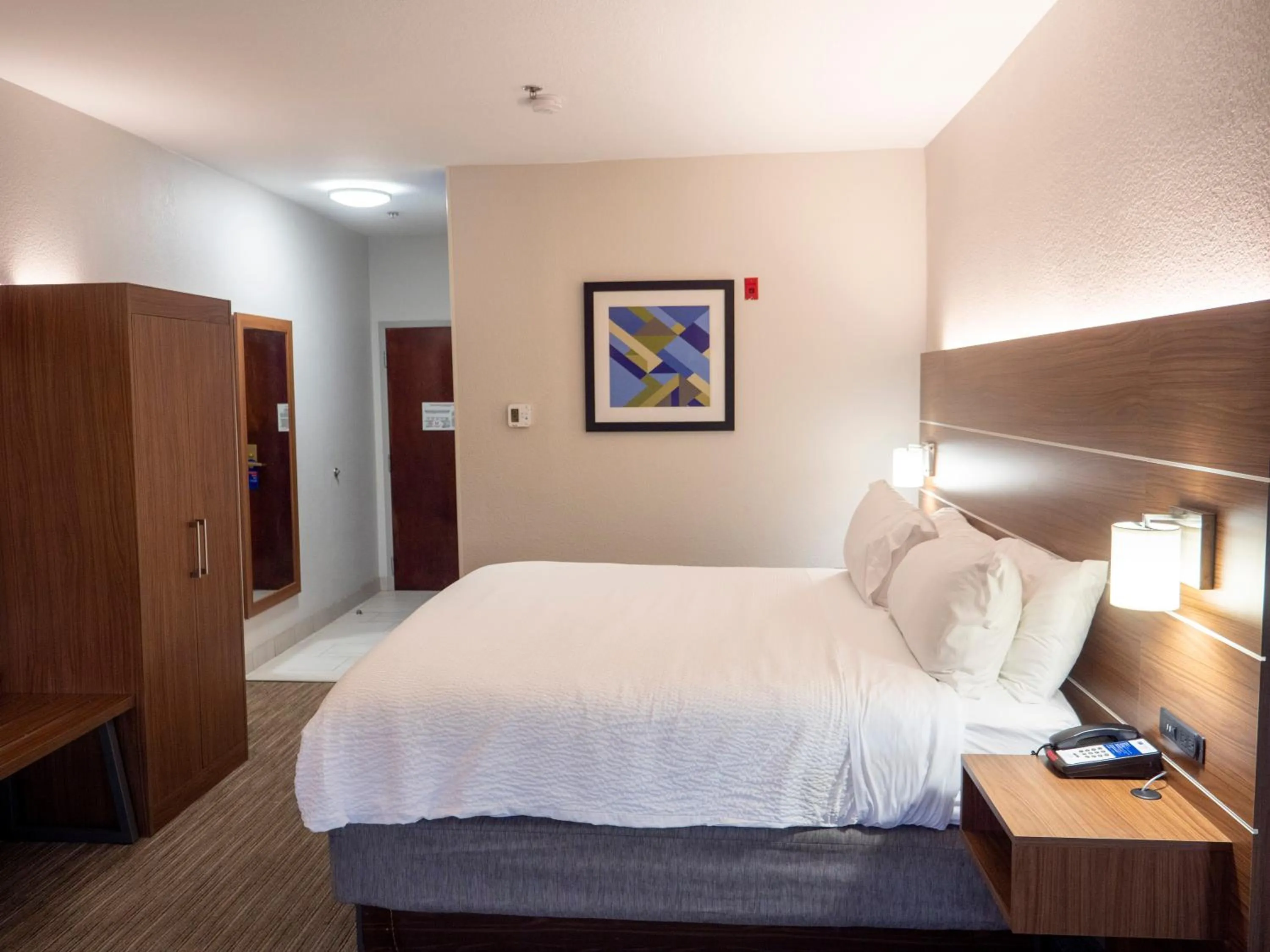 Bedroom, Bed in Holiday Inn Express & Suites Greenville Airport i85 by IHG