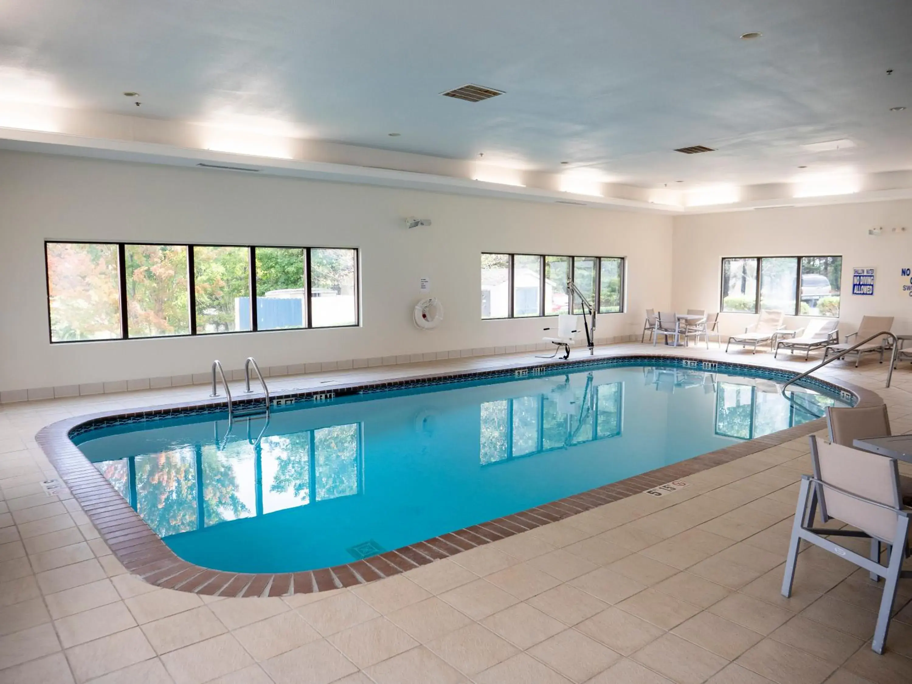 Swimming pool in Holiday Inn Express & Suites Greenville Airport i85 by IHG Swimming pool in Holiday Inn Express & Suites Greenville Airport i85 by IHG