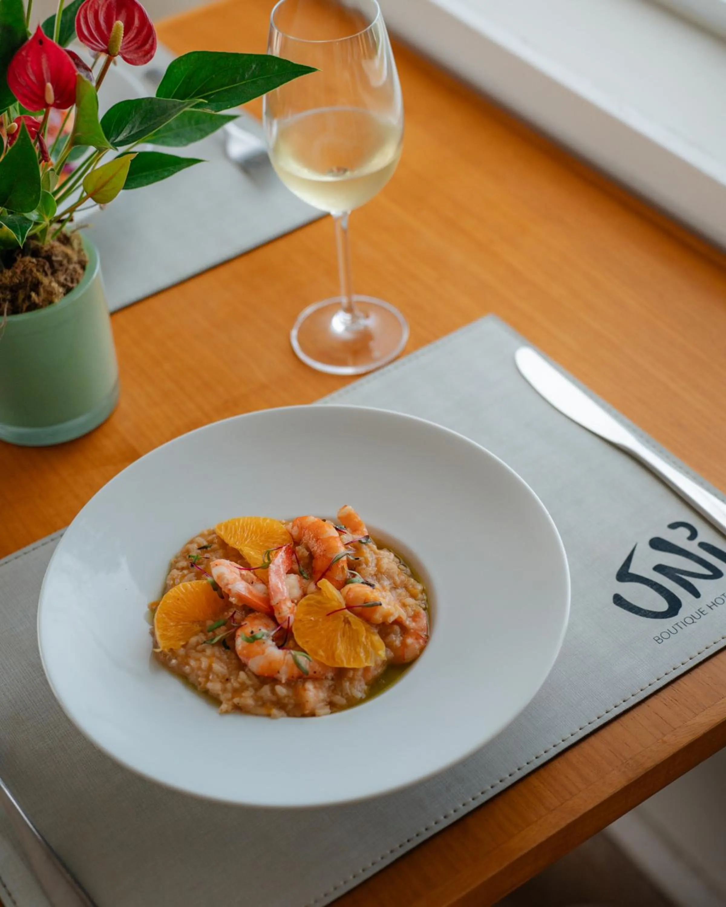 Restaurant/places to eat in Uni Boutique Hotel & Spa