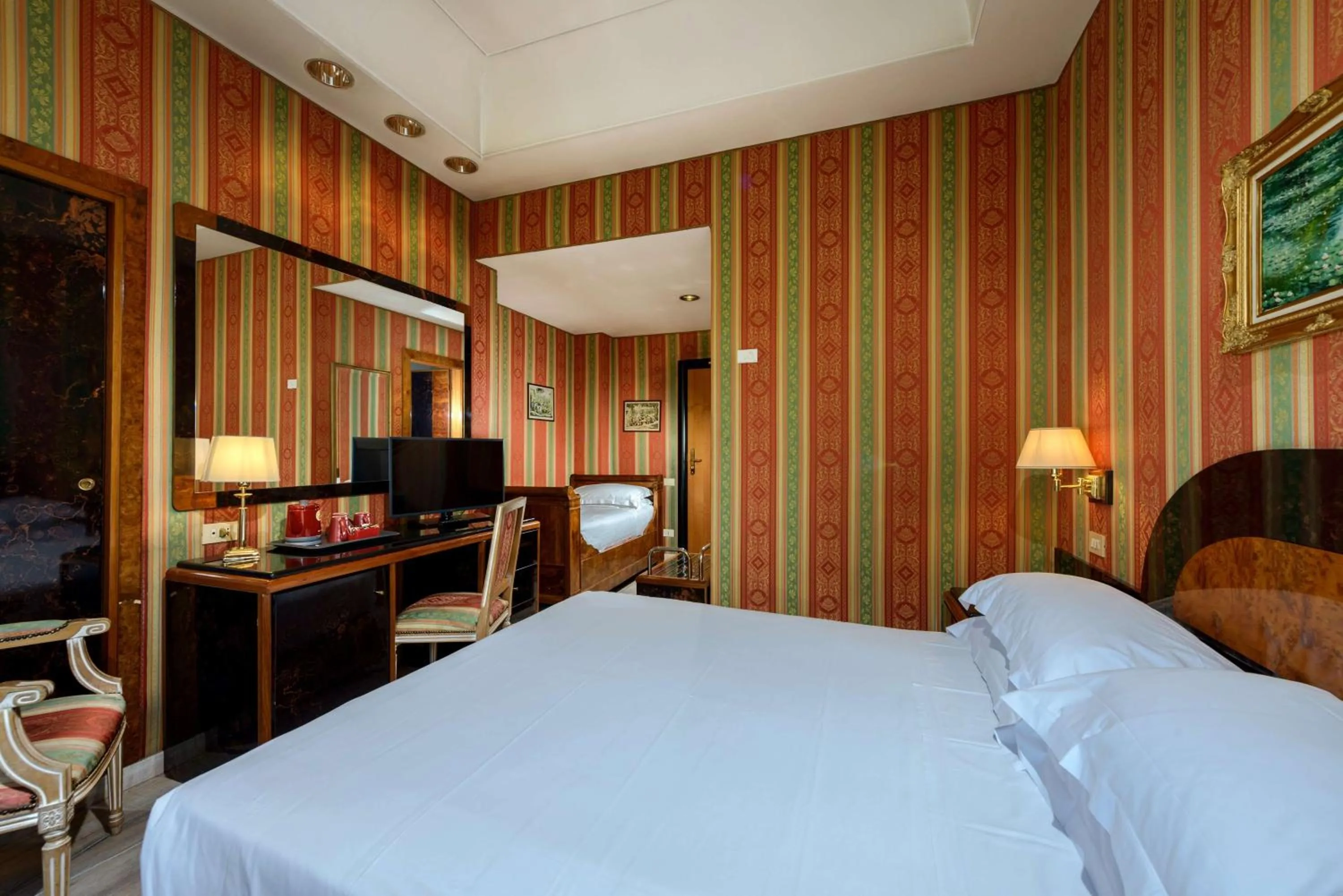 Photo of the whole room, Bed in Best Western Hotel Rivoli