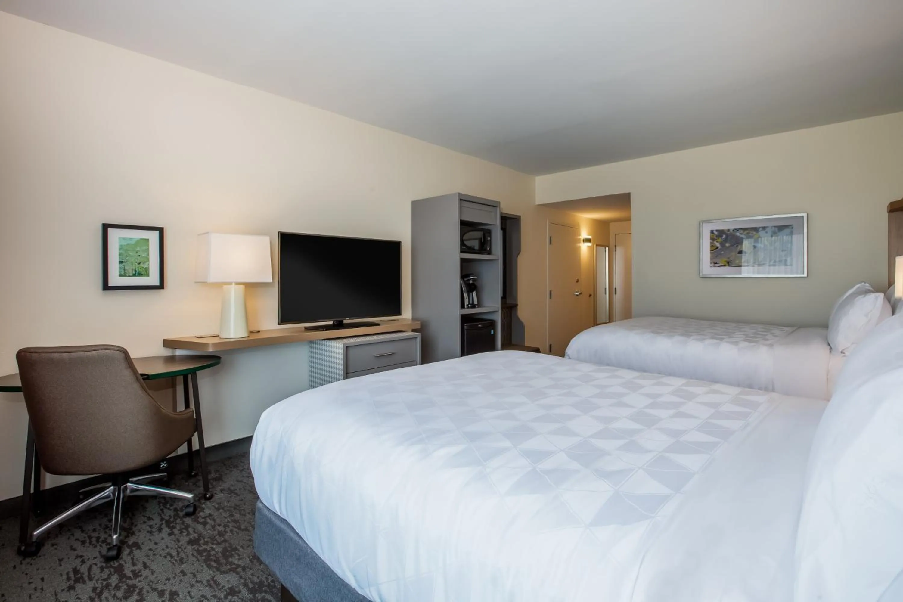 Photo of the whole room, Bed in Holiday Inn - Gulfport-Airport by IHG