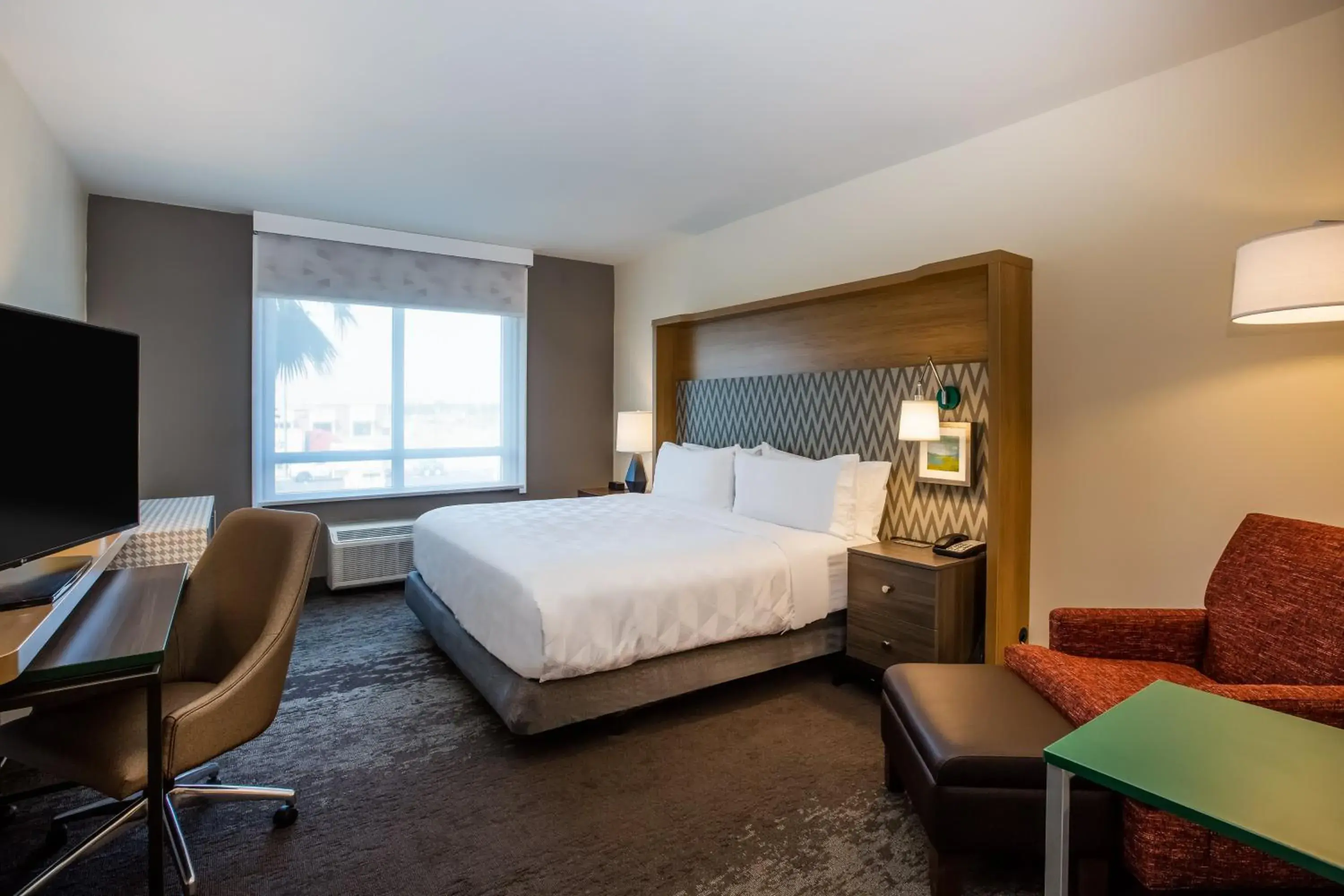 Photo of the whole room, Bed in Holiday Inn - Gulfport-Airport by IHG Photo of the whole room, Bed in Holiday Inn - Gulfport-Airport by IHG