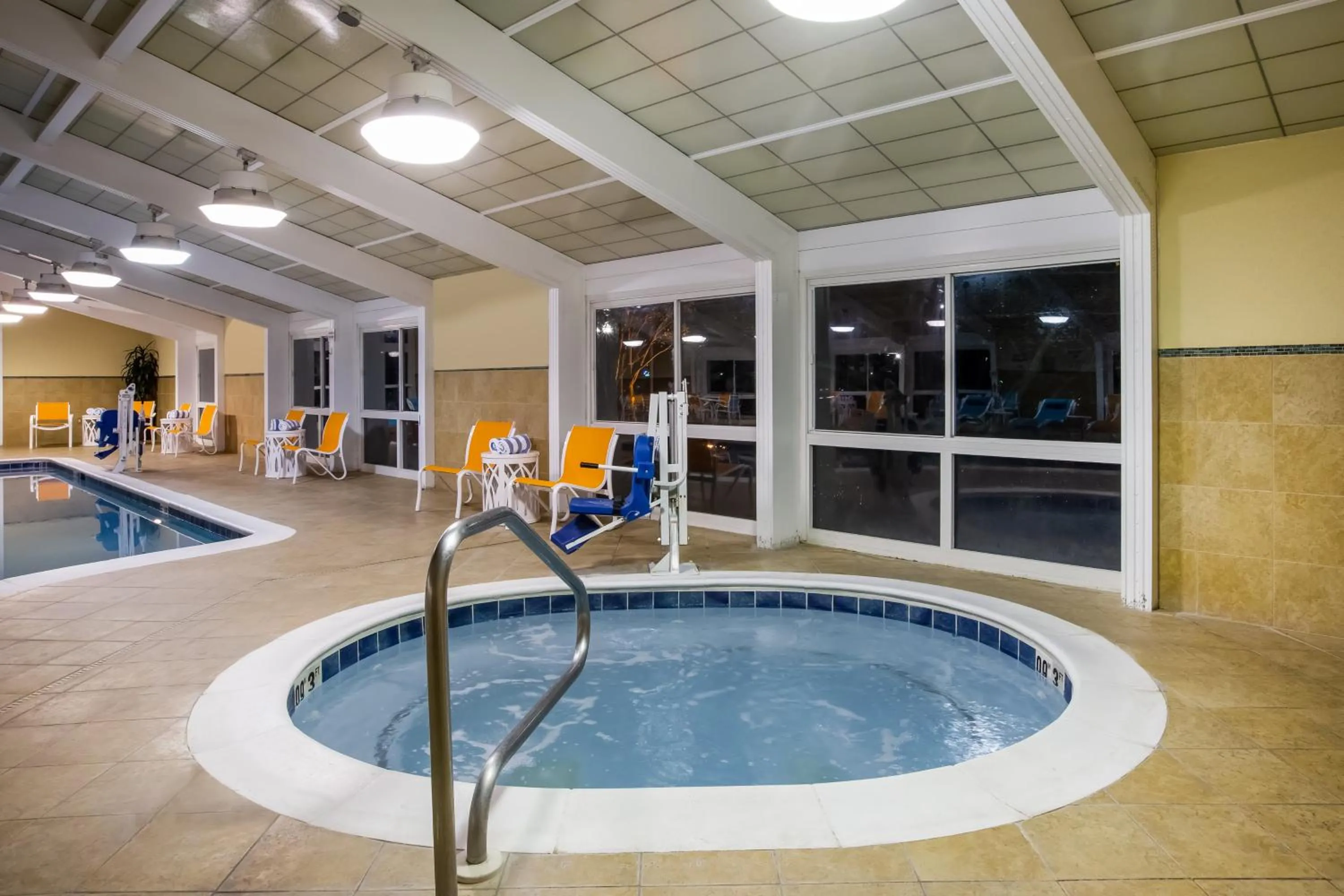 Swimming pool in Holiday Inn - Gulfport-Airport by IHG
