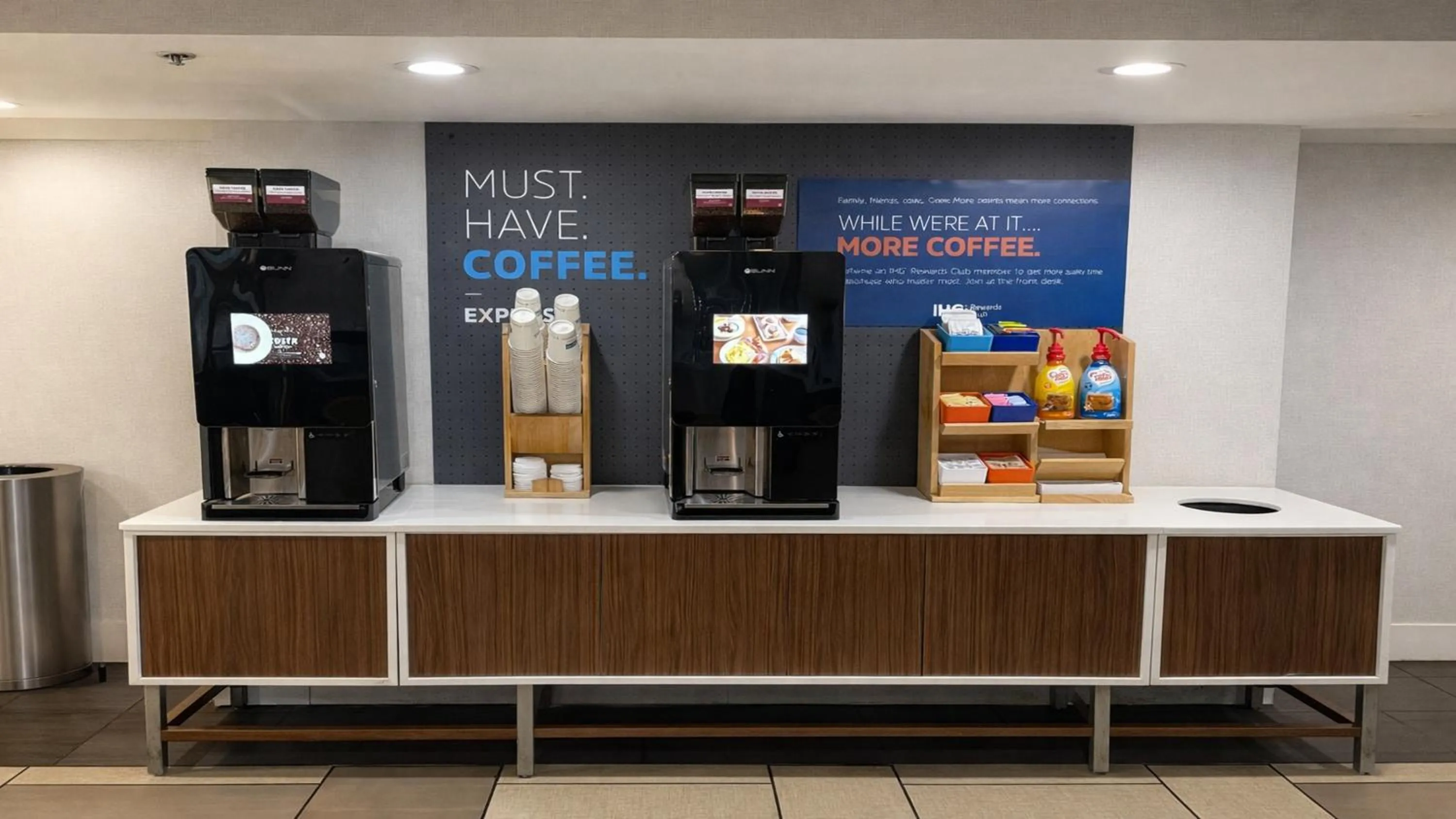 Bedroom in Holiday Inn Express Hotel & Suites Nashville Brentwood 65S