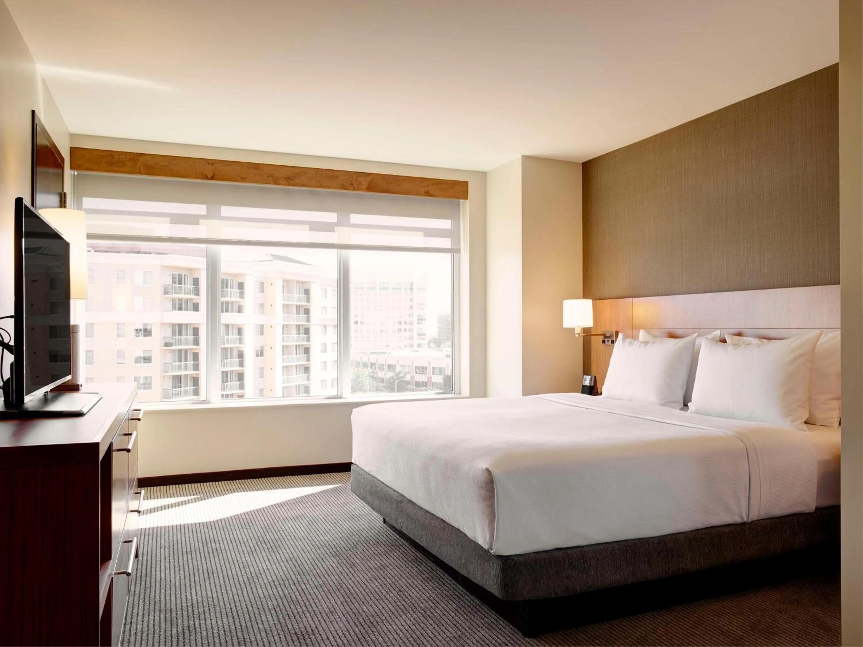 Photo of the whole room, Bed in Hyatt Place Arlington Courthouse