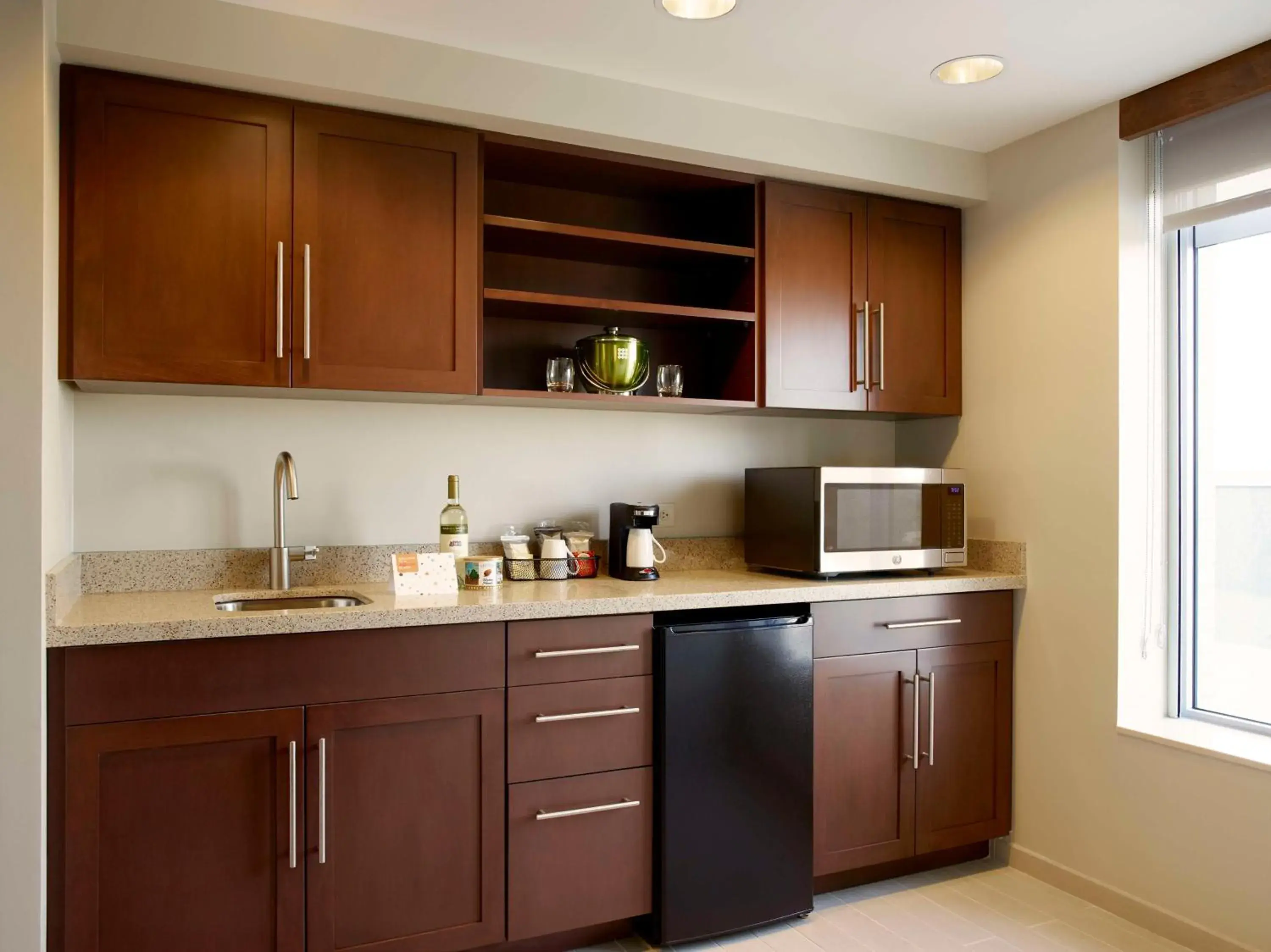 Photo of the whole room in Hyatt Place Arlington Courthouse Photo of the whole room in Hyatt Place Arlington Courthouse