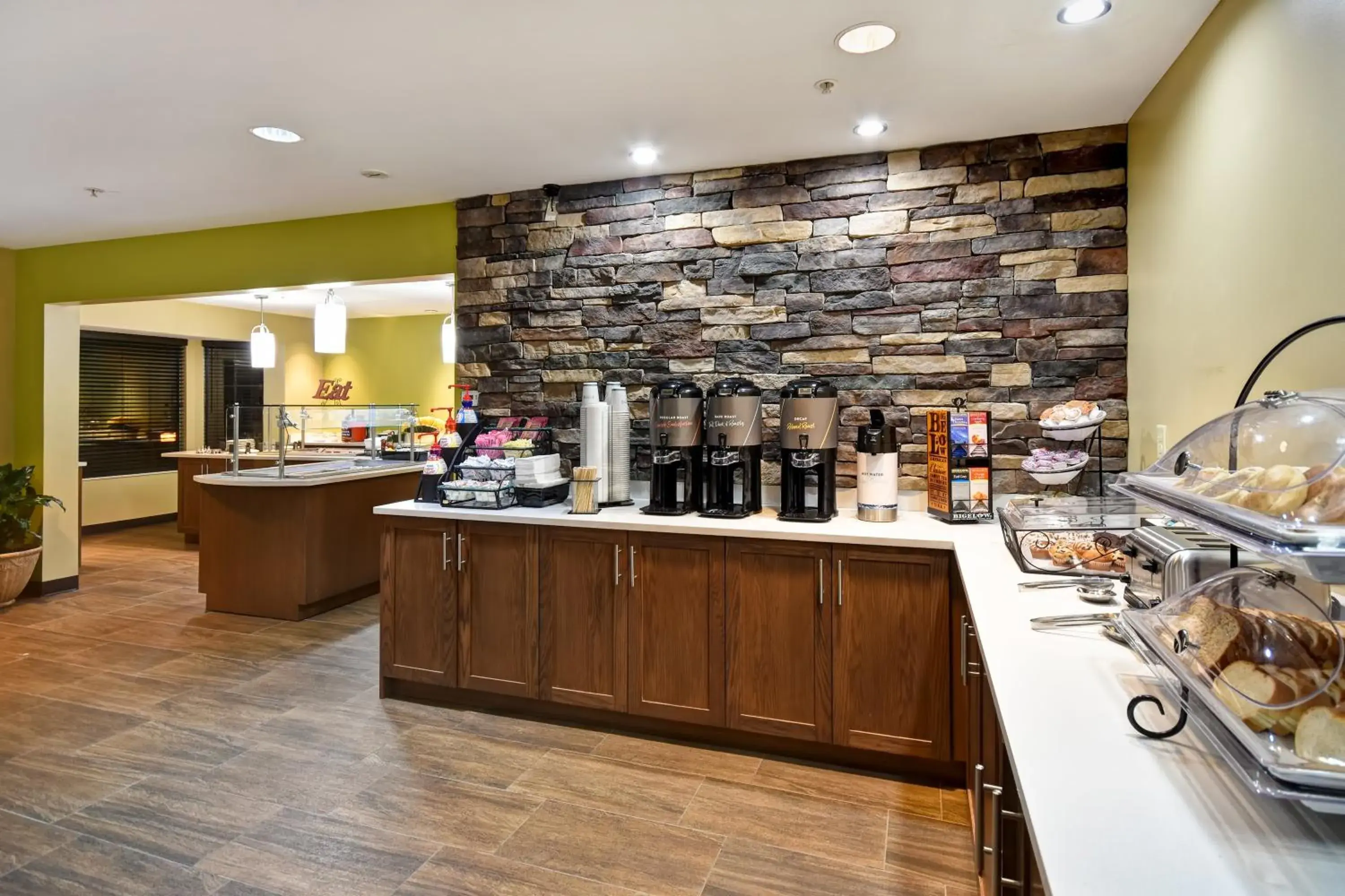 Breakfast in Staybridge Suites Grand Rapids-Kentwood by IHG Breakfast in Staybridge Suites Grand Rapids-Kentwood by IHG
