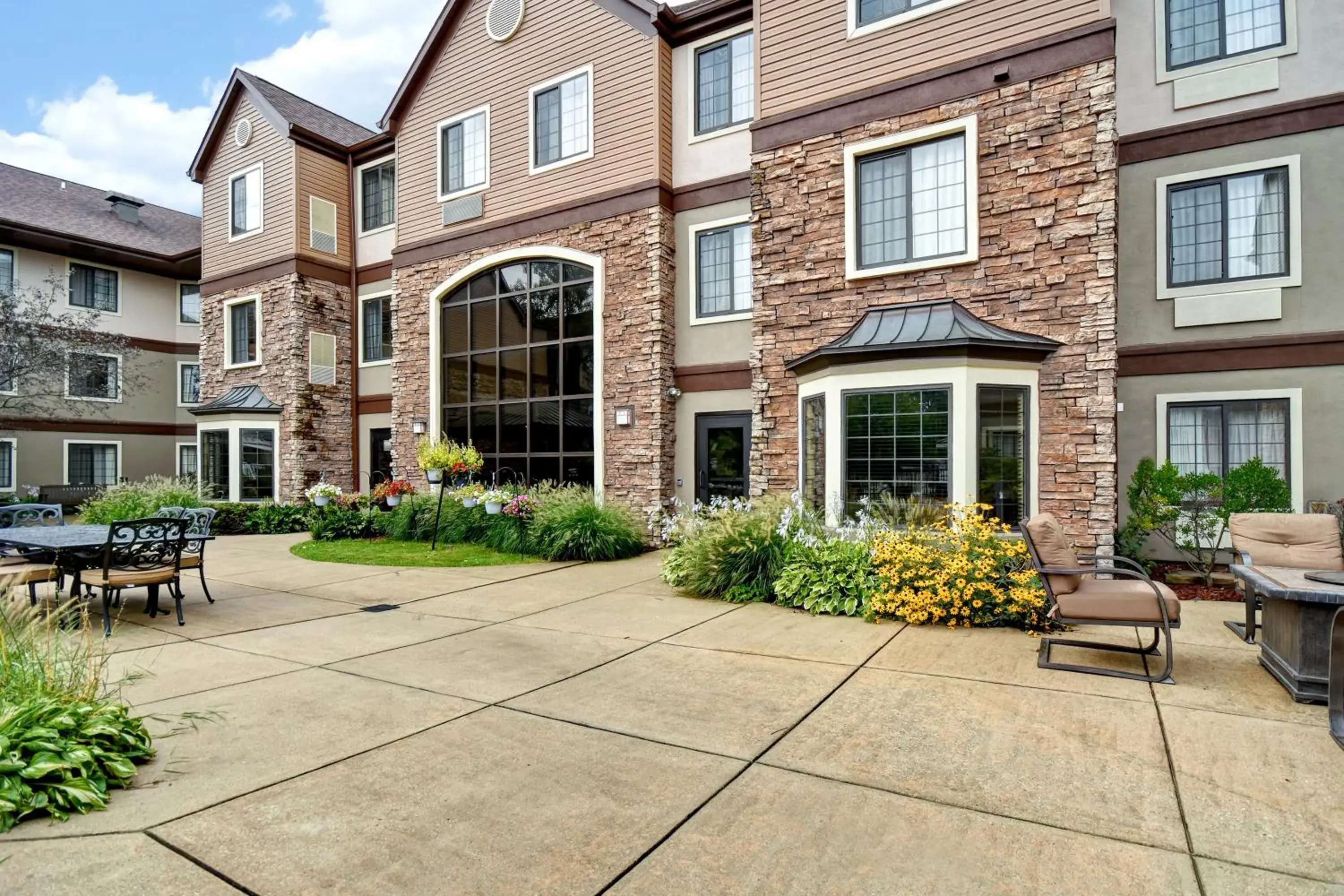 Property building in Staybridge Suites Grand Rapids-Kentwood by IHG Property building in Staybridge Suites Grand Rapids-Kentwood by IHG