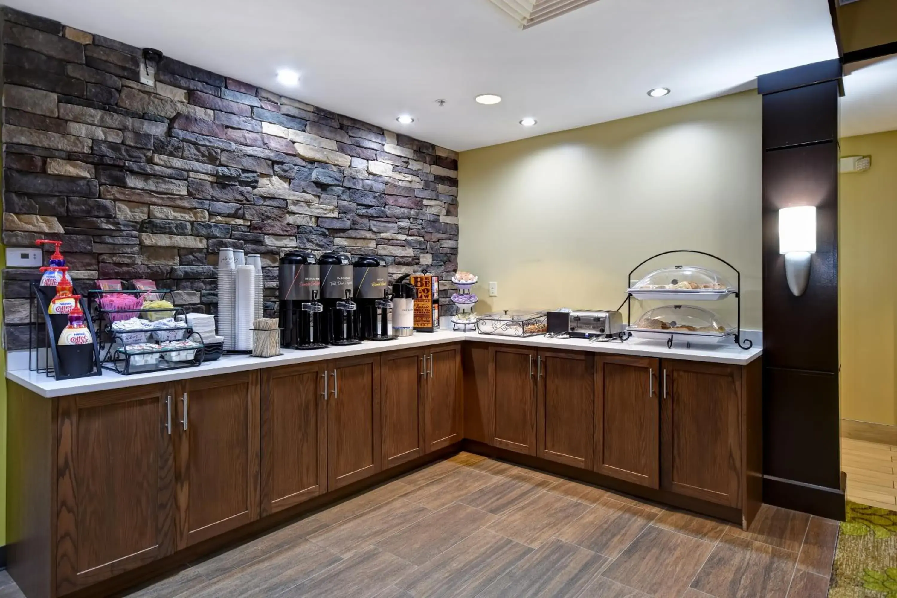 Breakfast in Staybridge Suites Grand Rapids-Kentwood by IHG Breakfast in Staybridge Suites Grand Rapids-Kentwood by IHG