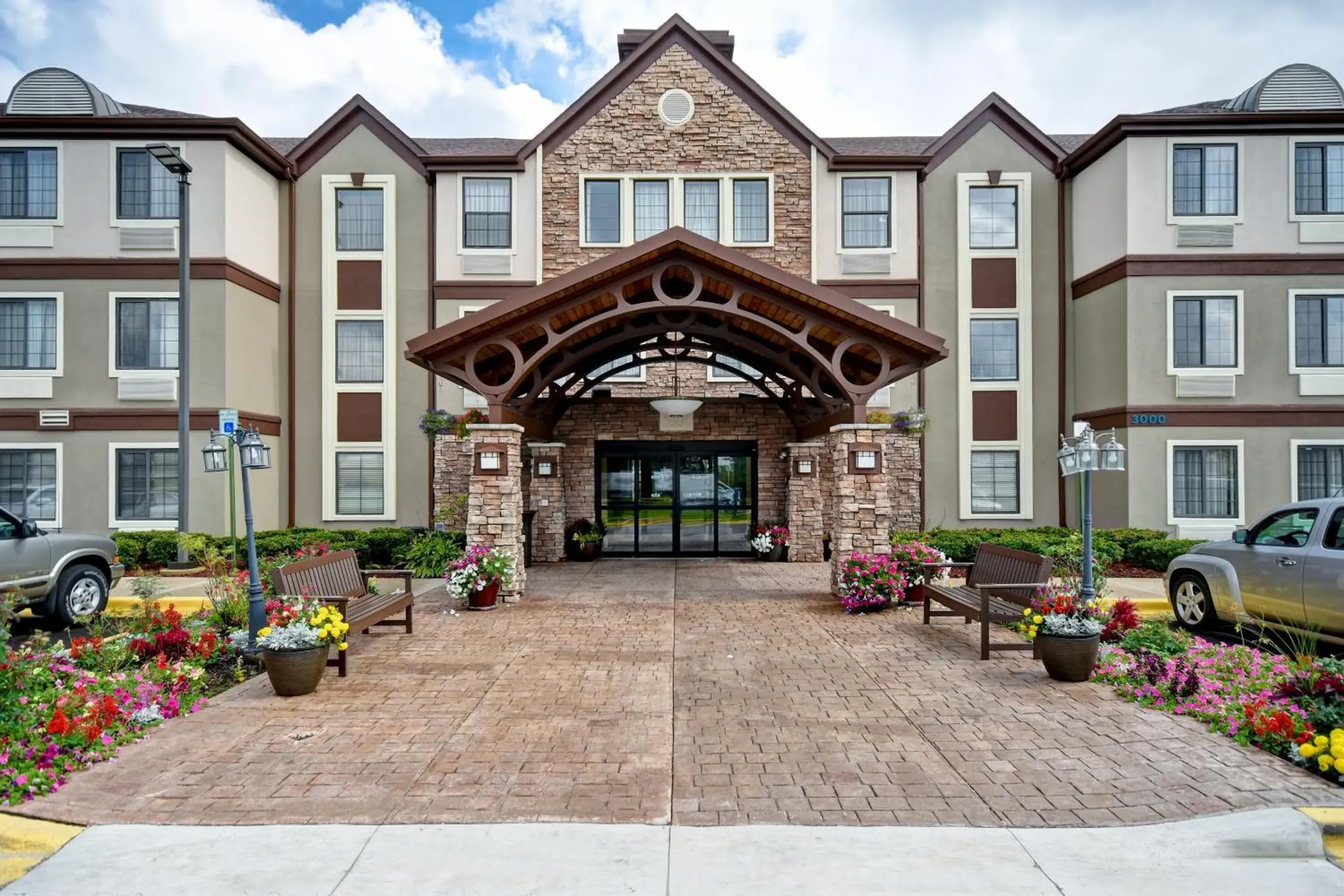 Property building in Staybridge Suites Grand Rapids-Kentwood by IHG Property building in Staybridge Suites Grand Rapids-Kentwood by IHG