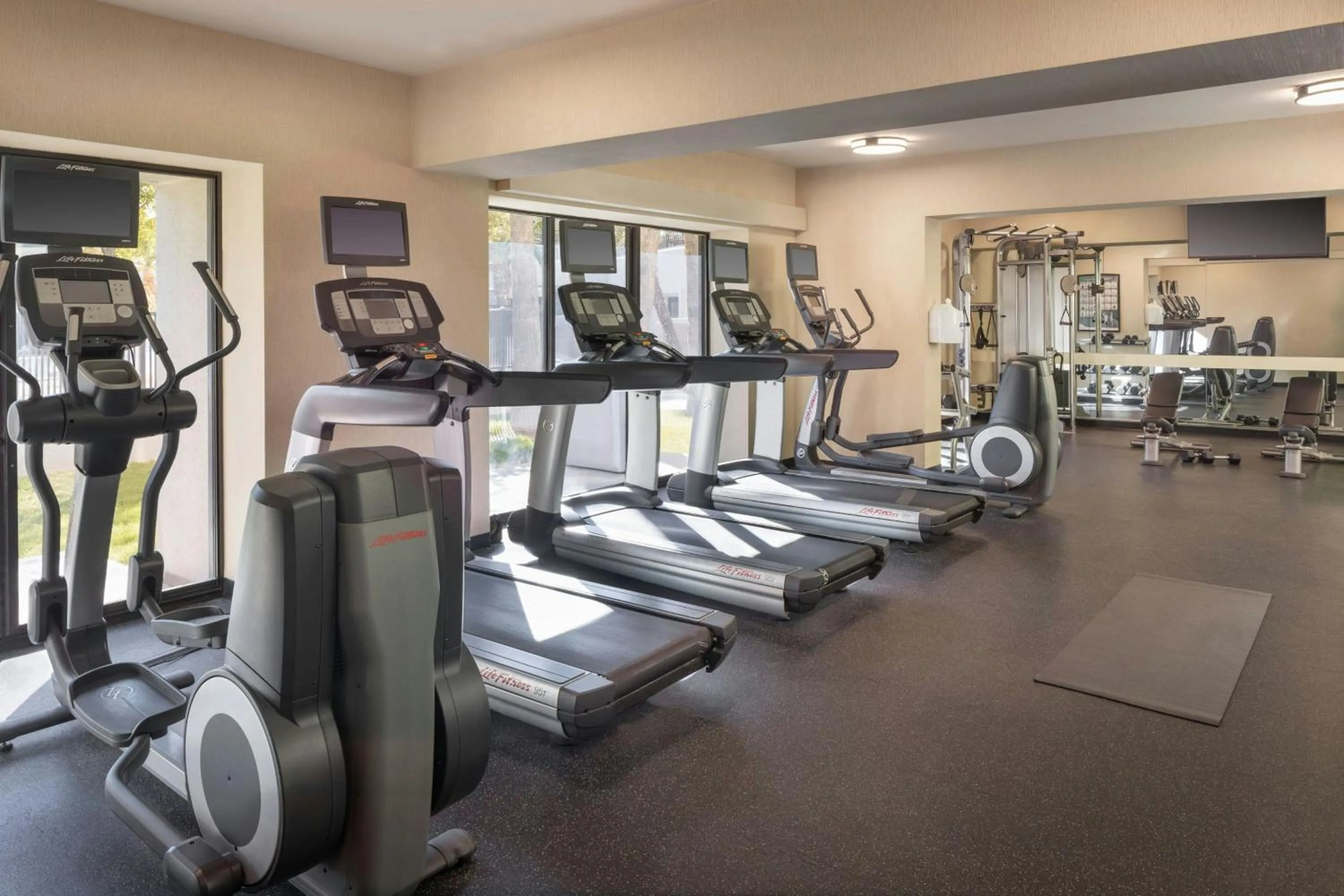 Fitness centre/facilities in Delta Hotels by Marriott Phoenix Mesa