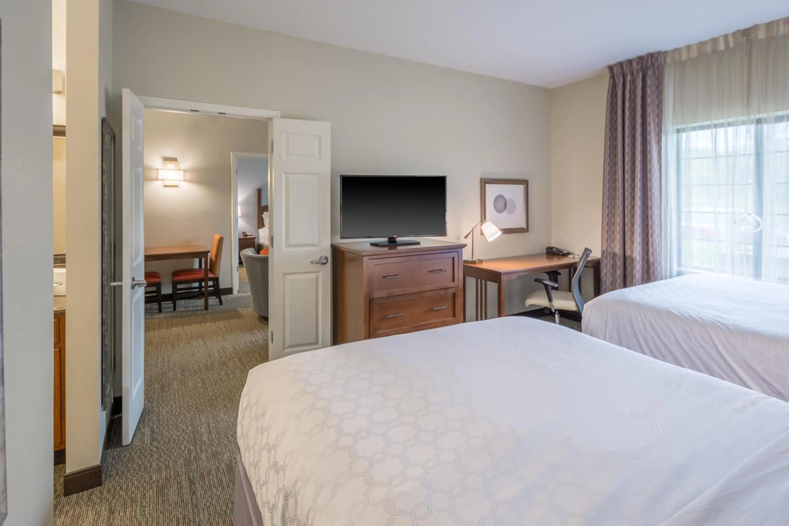 Photo of the whole room, Bed in Staybridge Suites - Kansas City-Independence by IHG