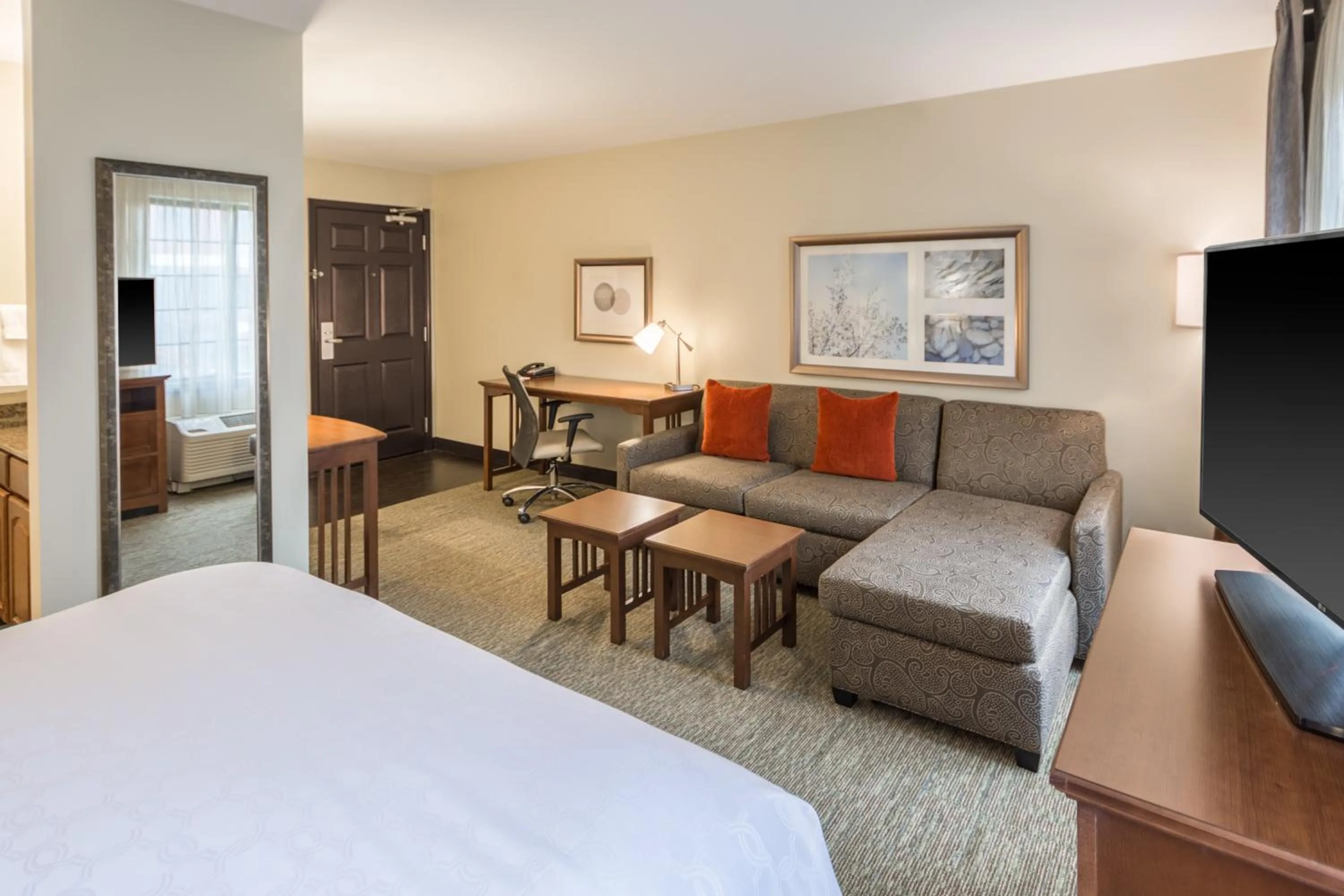 Photo of the whole room, Bed in Staybridge Suites - Kansas City-Independence by IHG