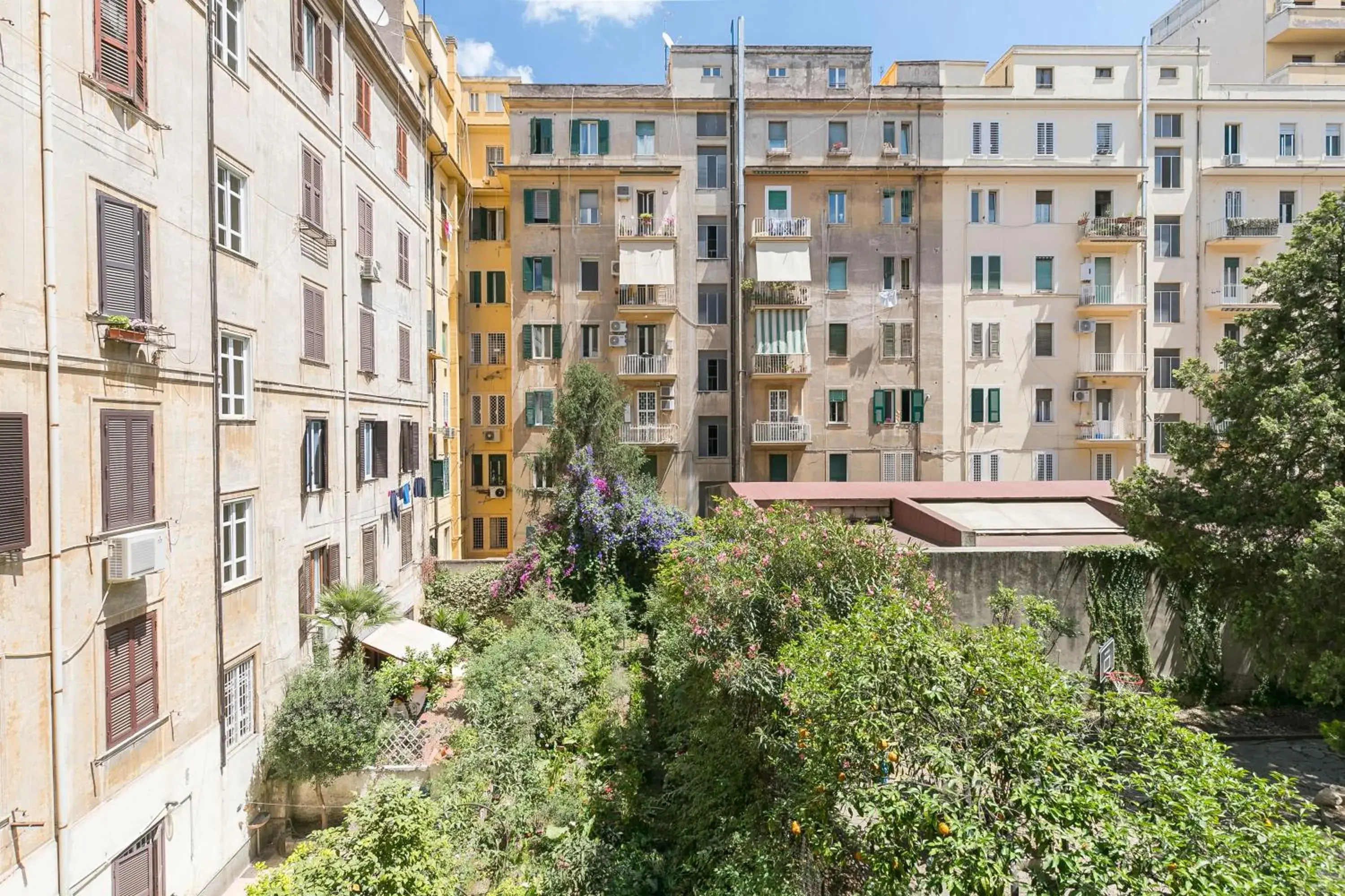 Inner courtyard view in Queen Meg Roma Inner courtyard view in Queen Meg Roma