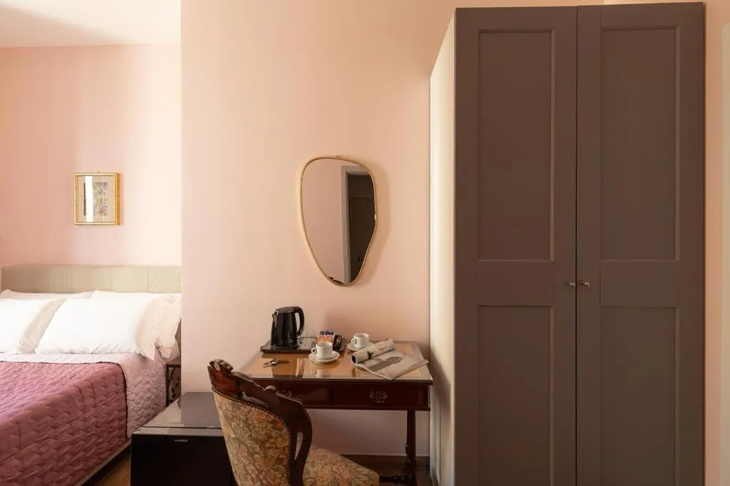 Bed in Queen Meg Roma