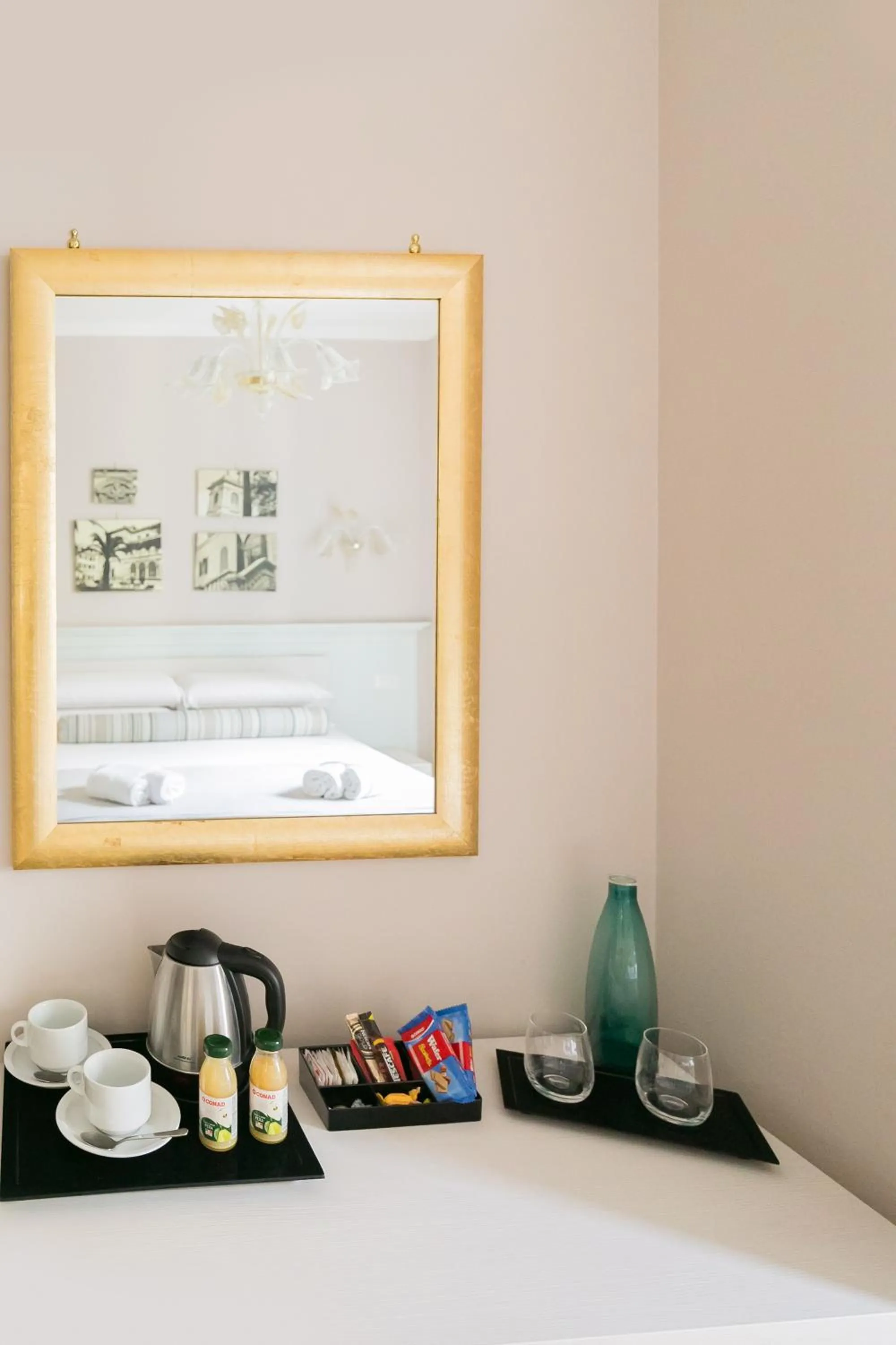 Bed in Queen Meg Roma