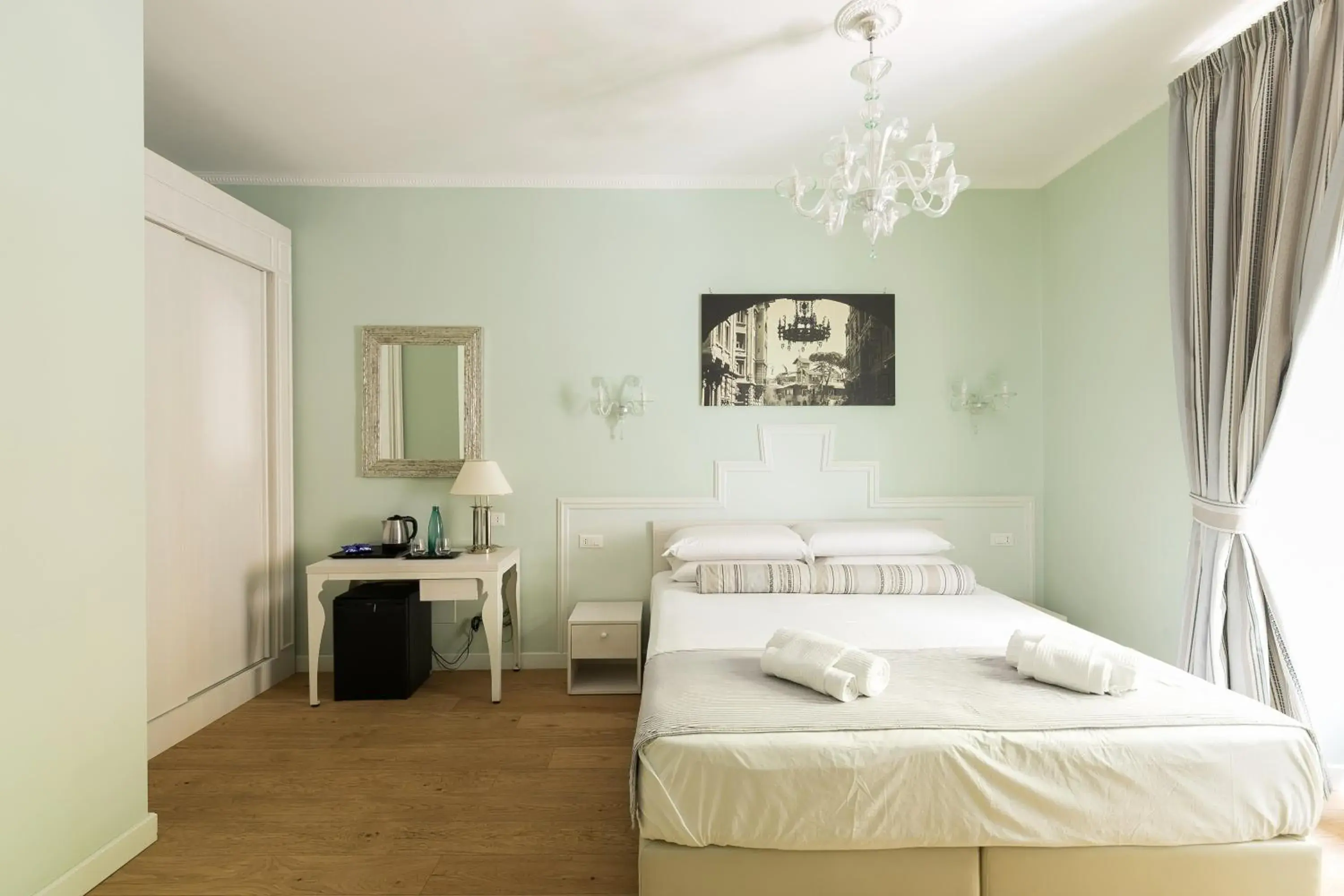 Deluxe King Room in Queen Meg Roma Deluxe King Room in Queen Meg Roma