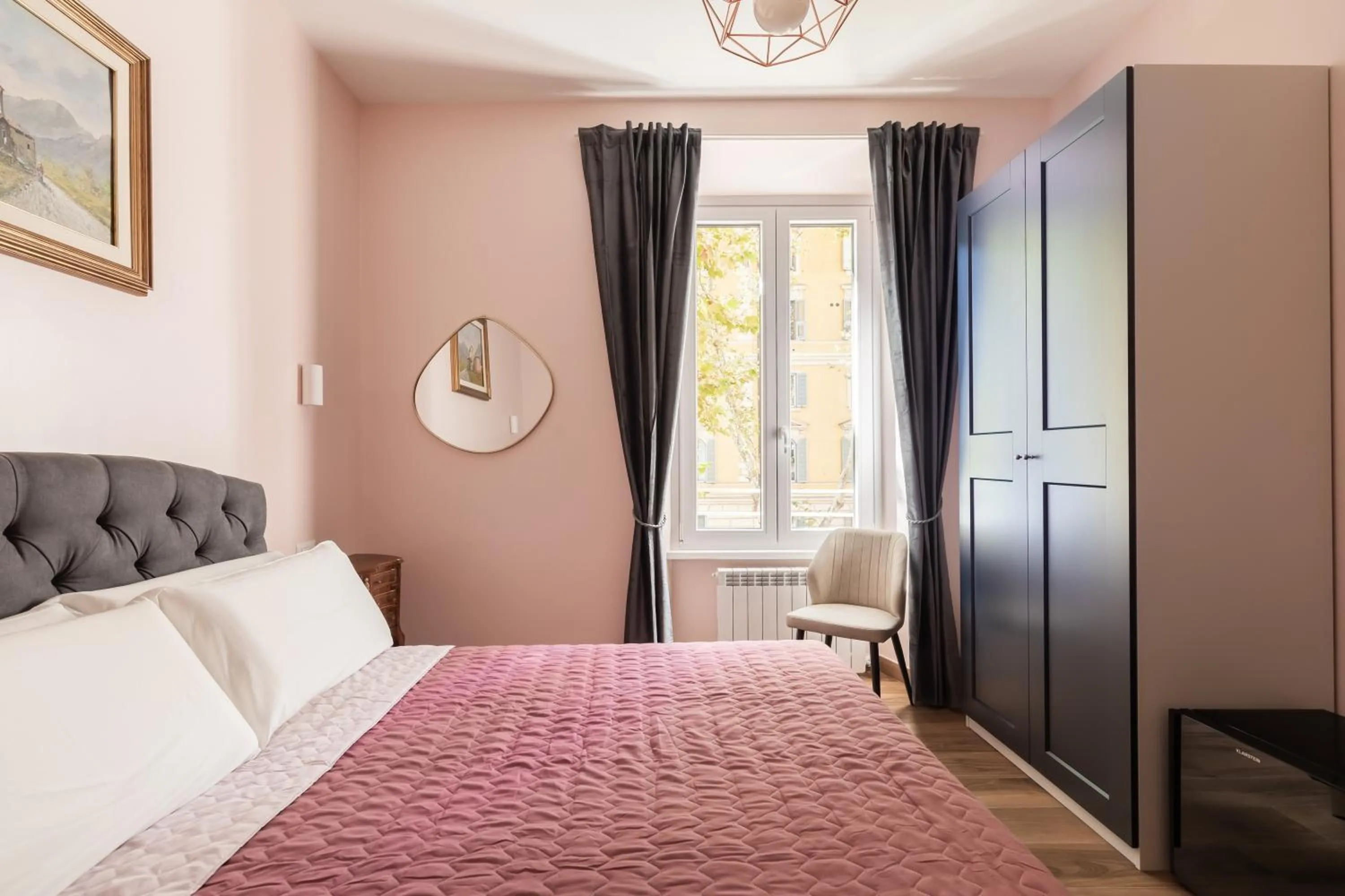 Bed in Queen Meg Roma